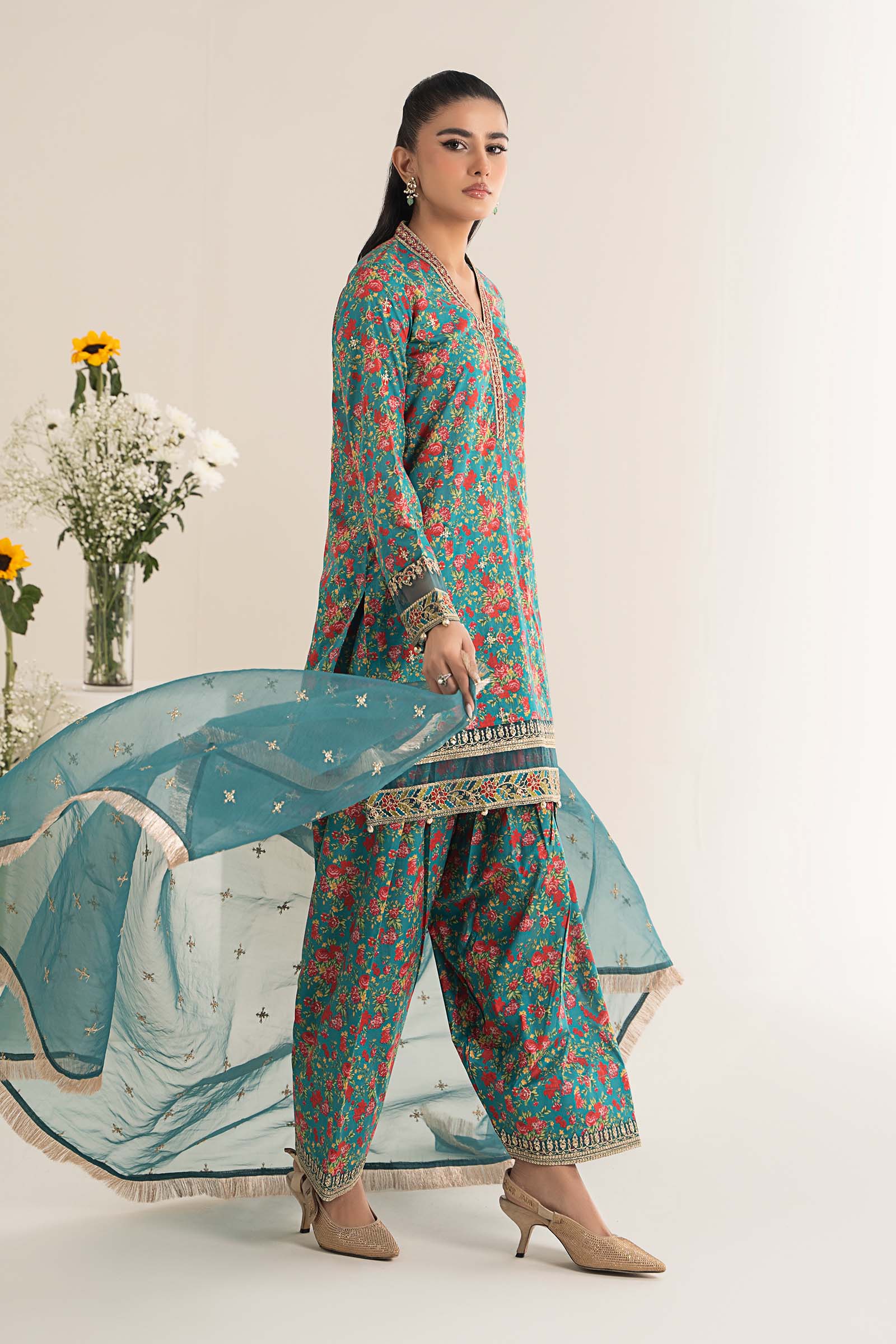 3 Piece Embroidered Lawn Suit - Image 6