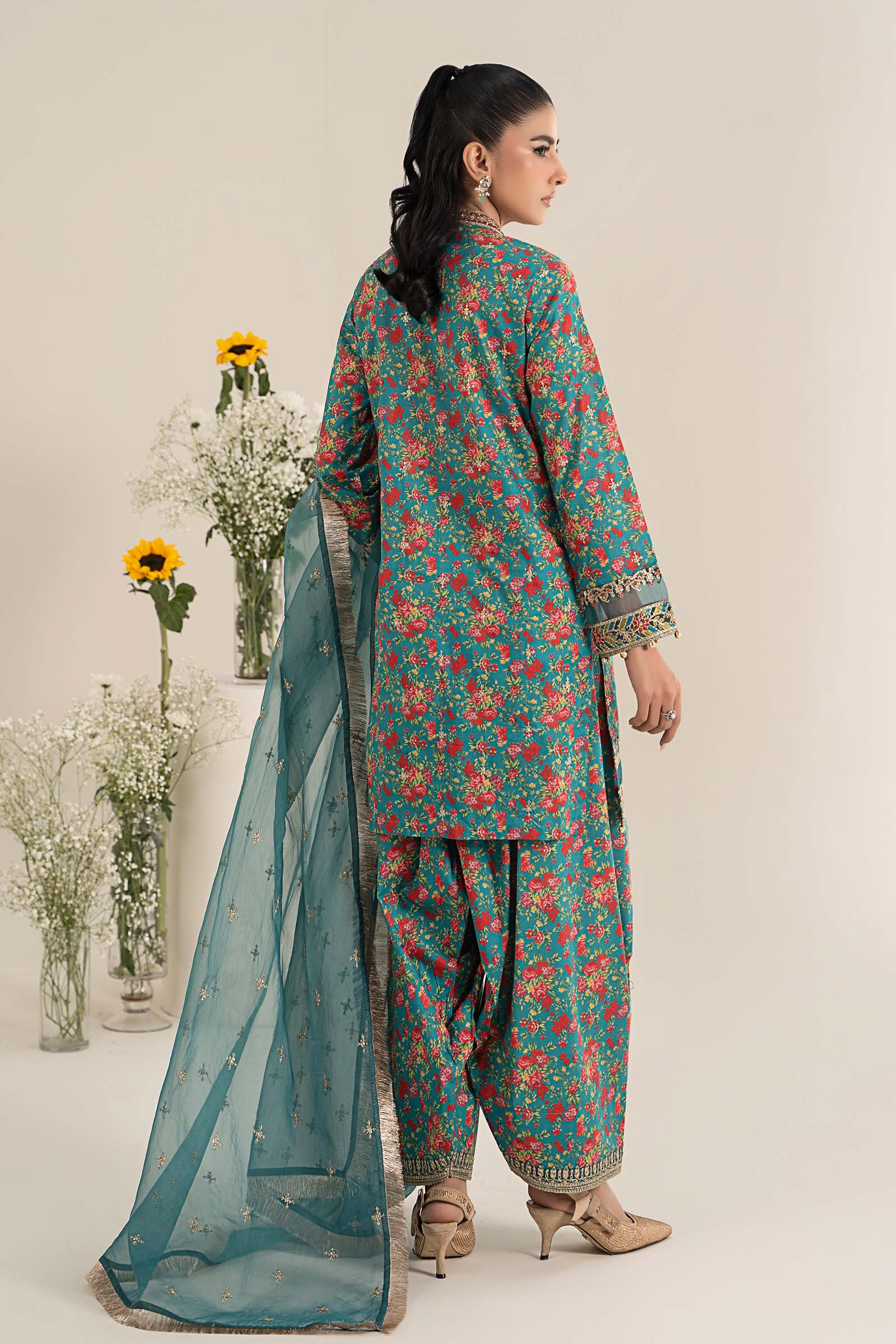 3 Piece Embroidered Lawn Suit - Image 7