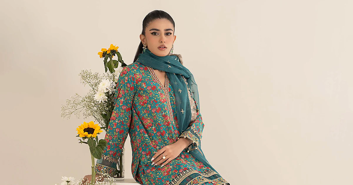 3 Piece Embroidered Lawn Suit - Image 8