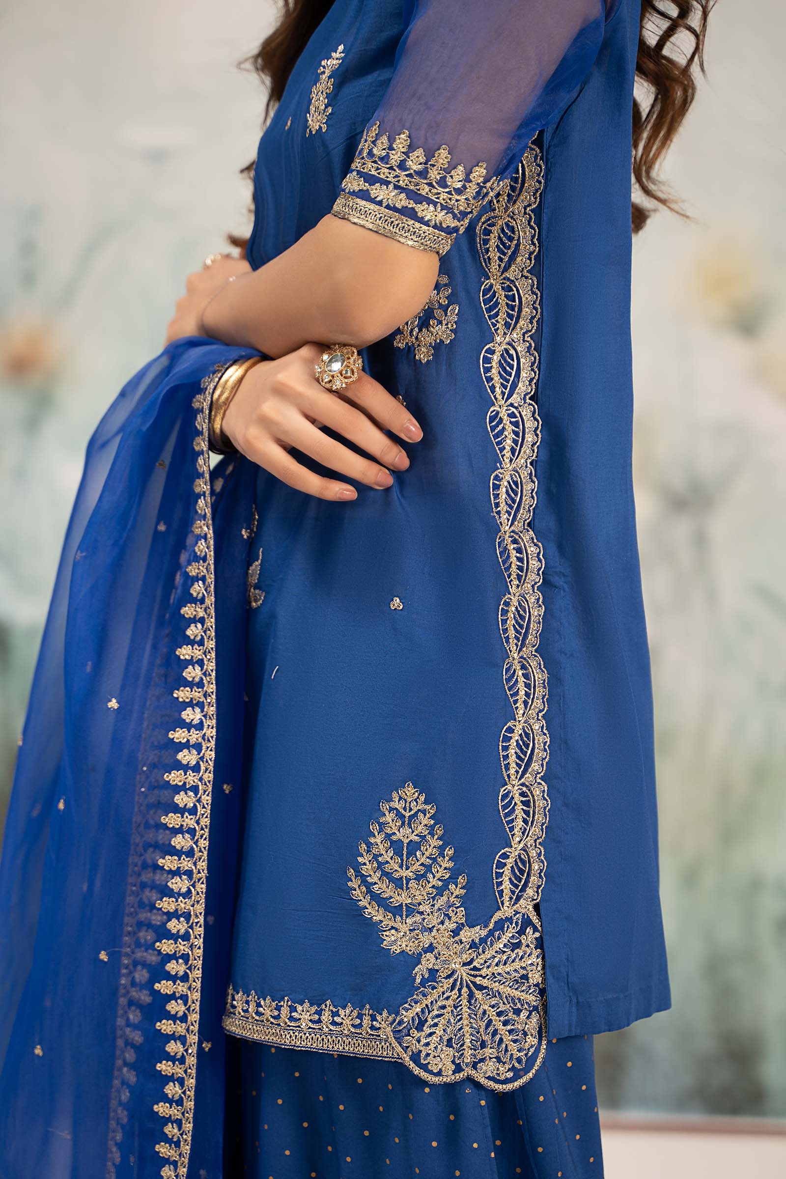 3 Piece Embroidered Lawn Suit - Image 4