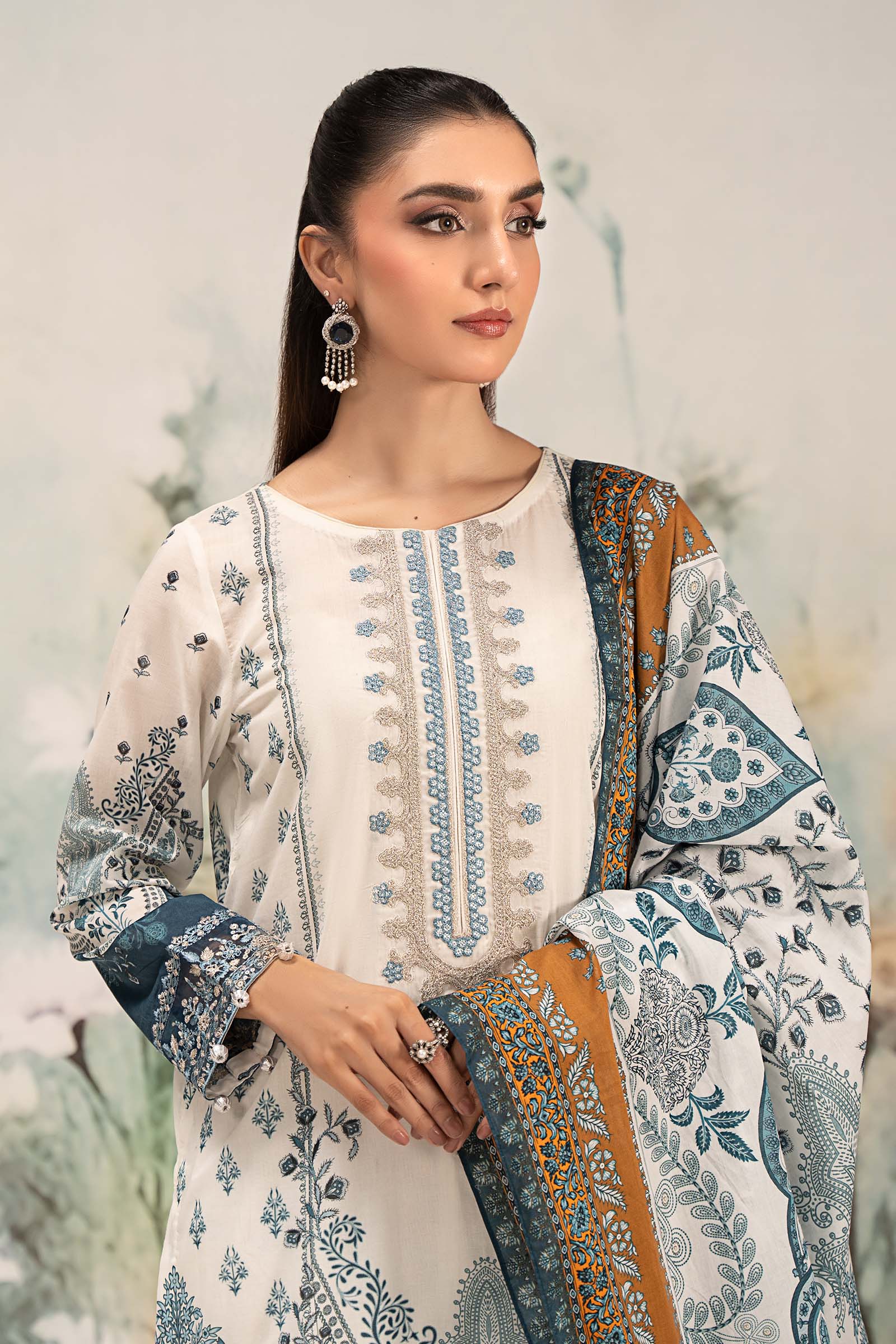 3 Piece Embroidered Lawn Suit - Image 2