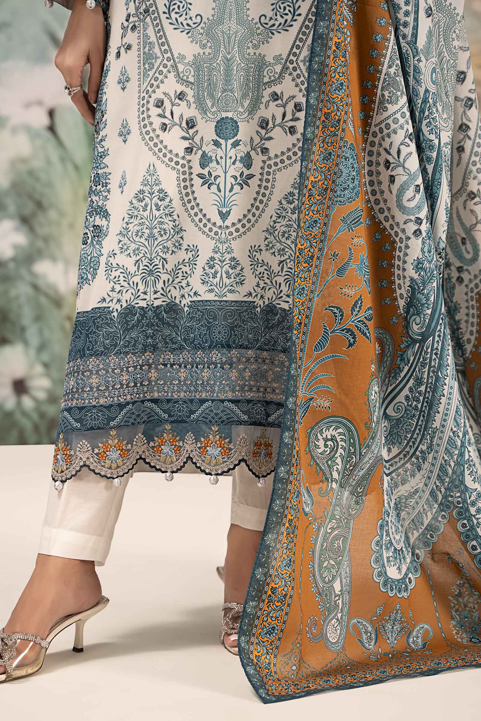 3 Piece Embroidered Lawn Suit - Image 6