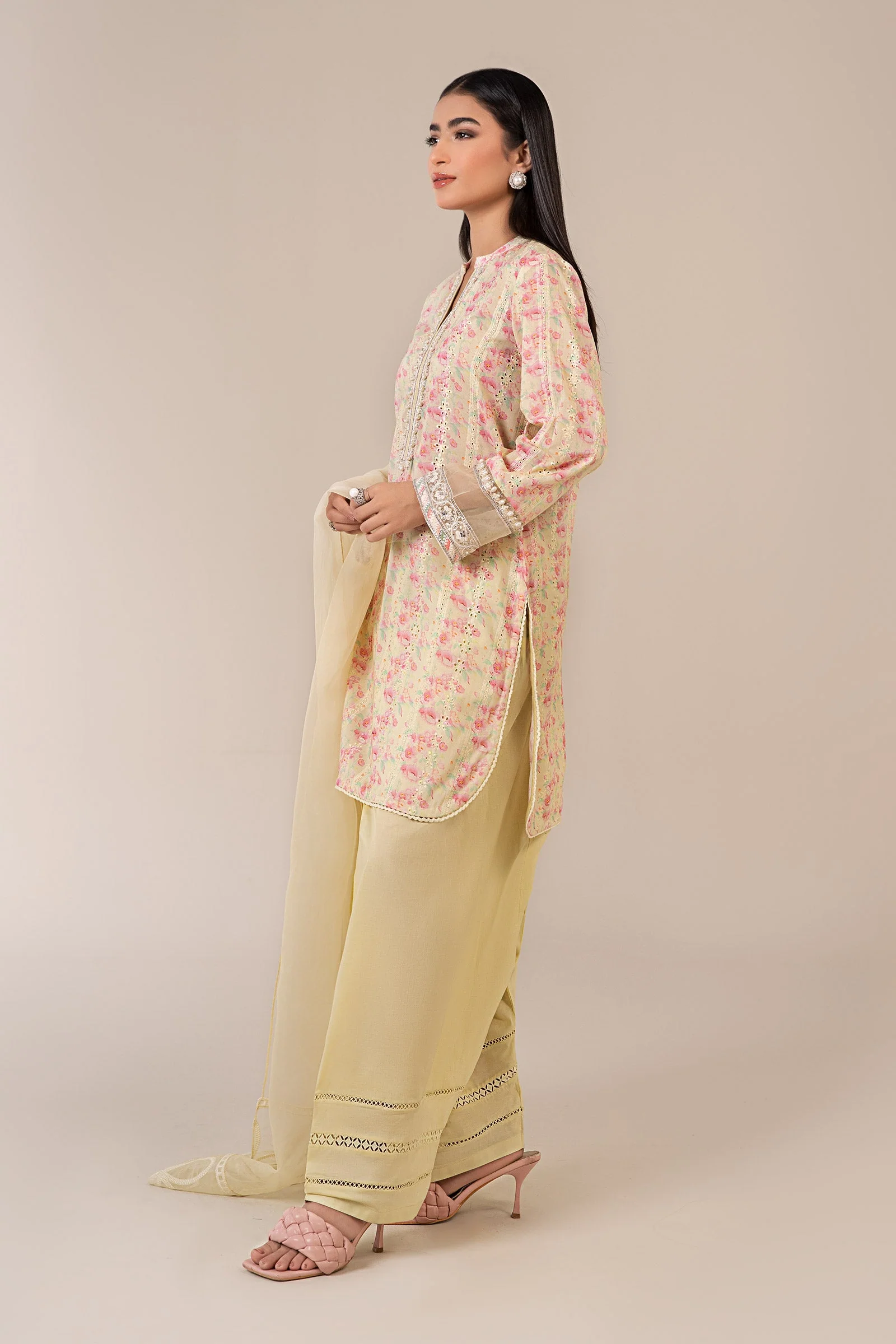 3 Piece Embroidered Lawn Suit - Image 4