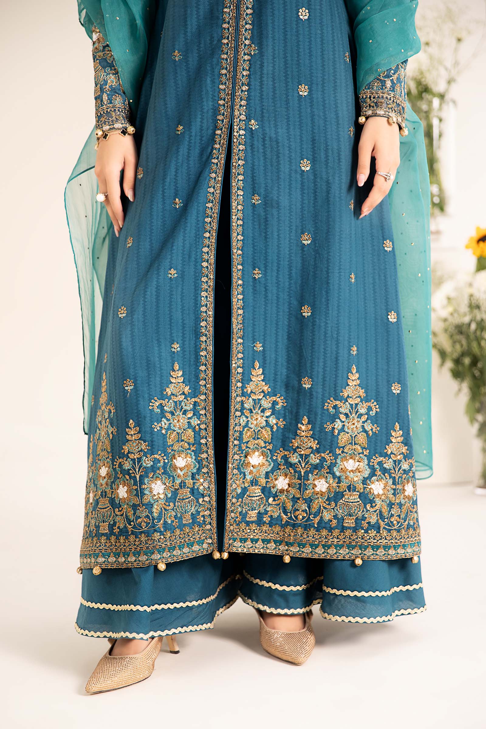 3 Piece Embroidered Lawn Suit - Image 4
