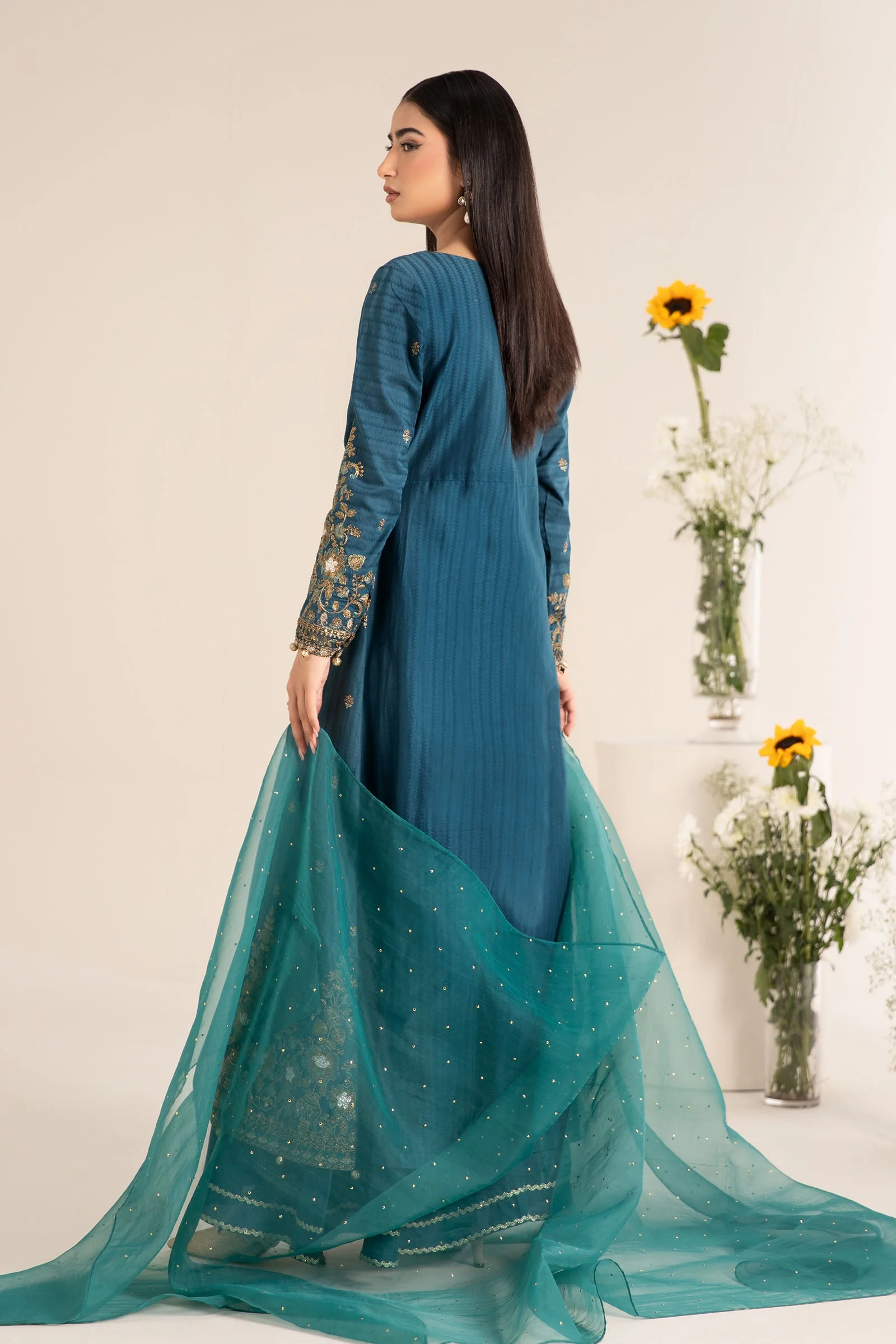 3 Piece Embroidered Lawn Suit - Image 6