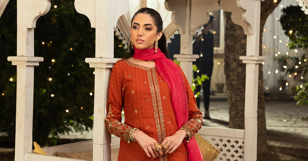 3 Piece Embroidered Lawn Suit - Image 10