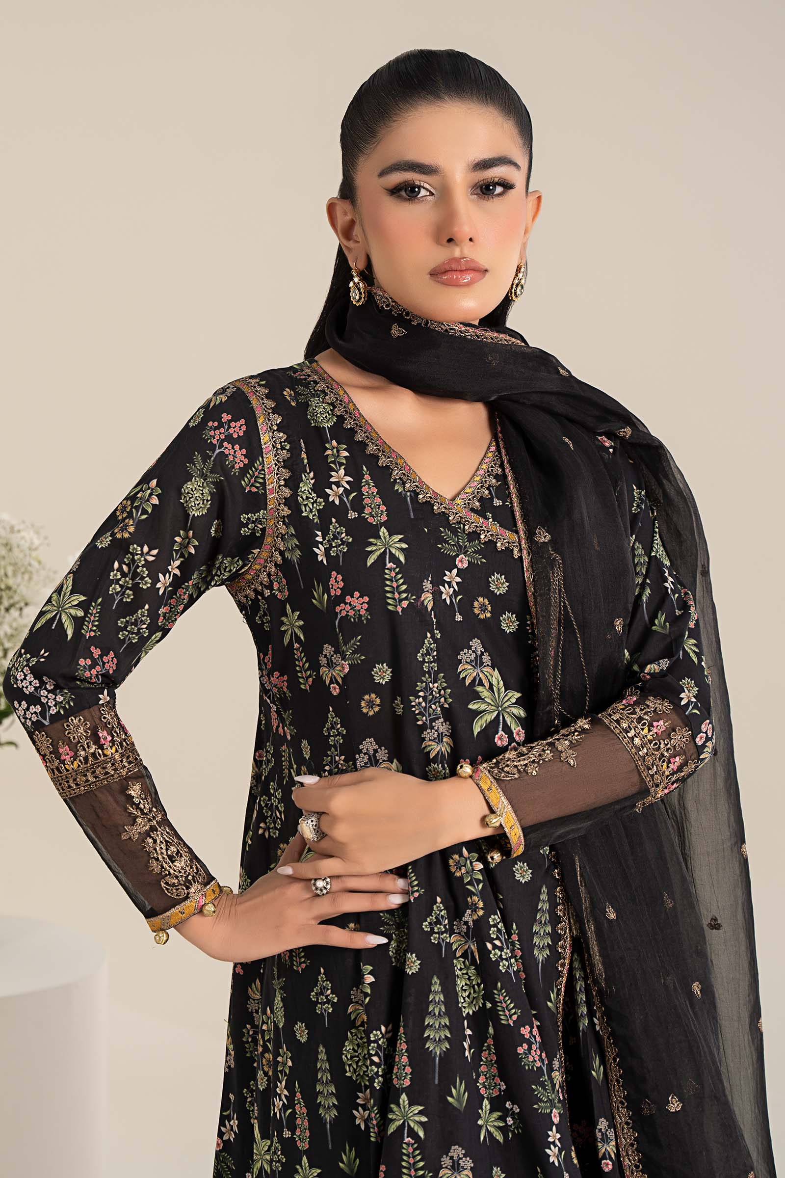 3 Piece Embroidered Lawn Suit - Image 2