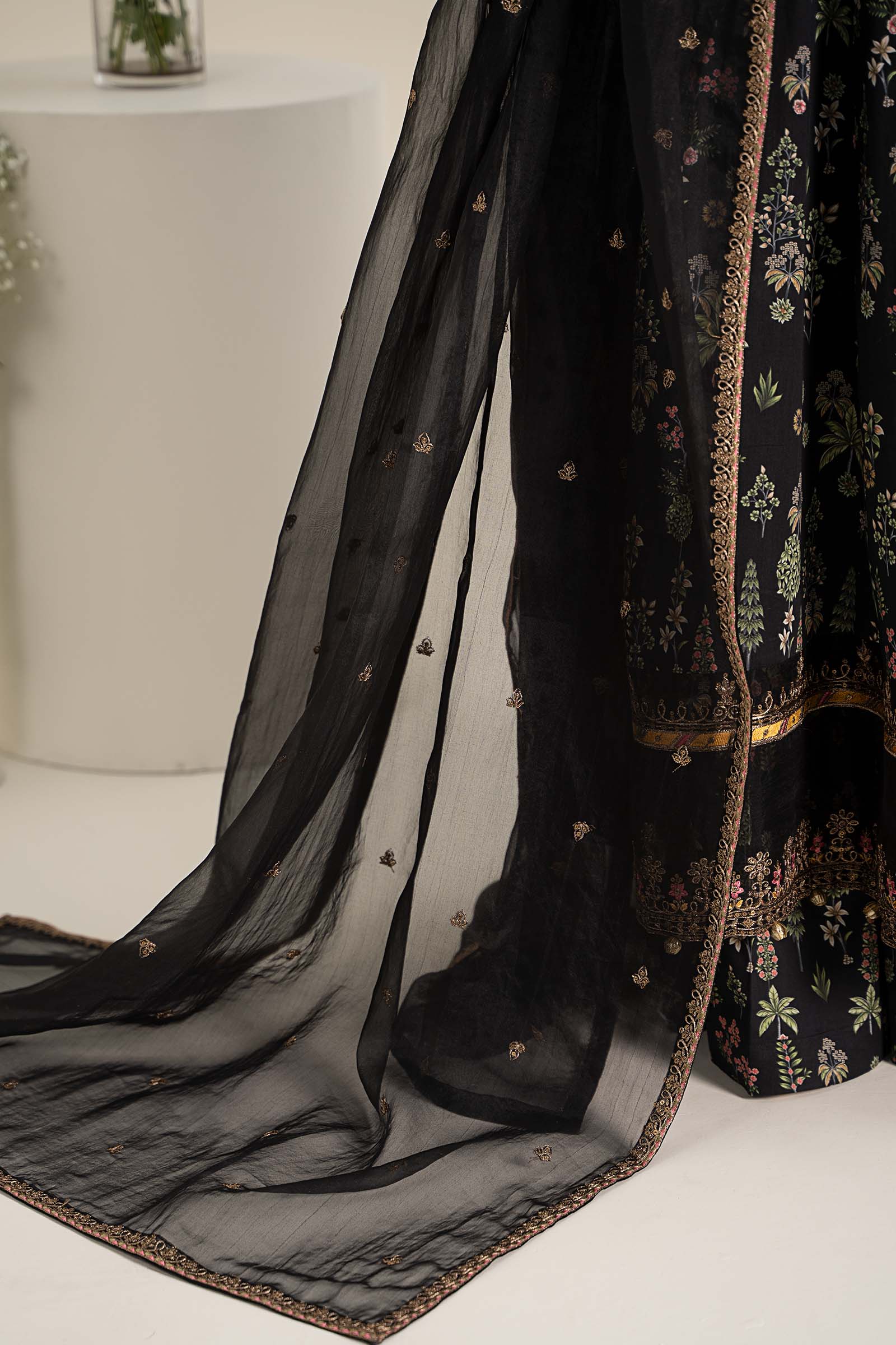 3 Piece Embroidered Lawn Suit - Image 4