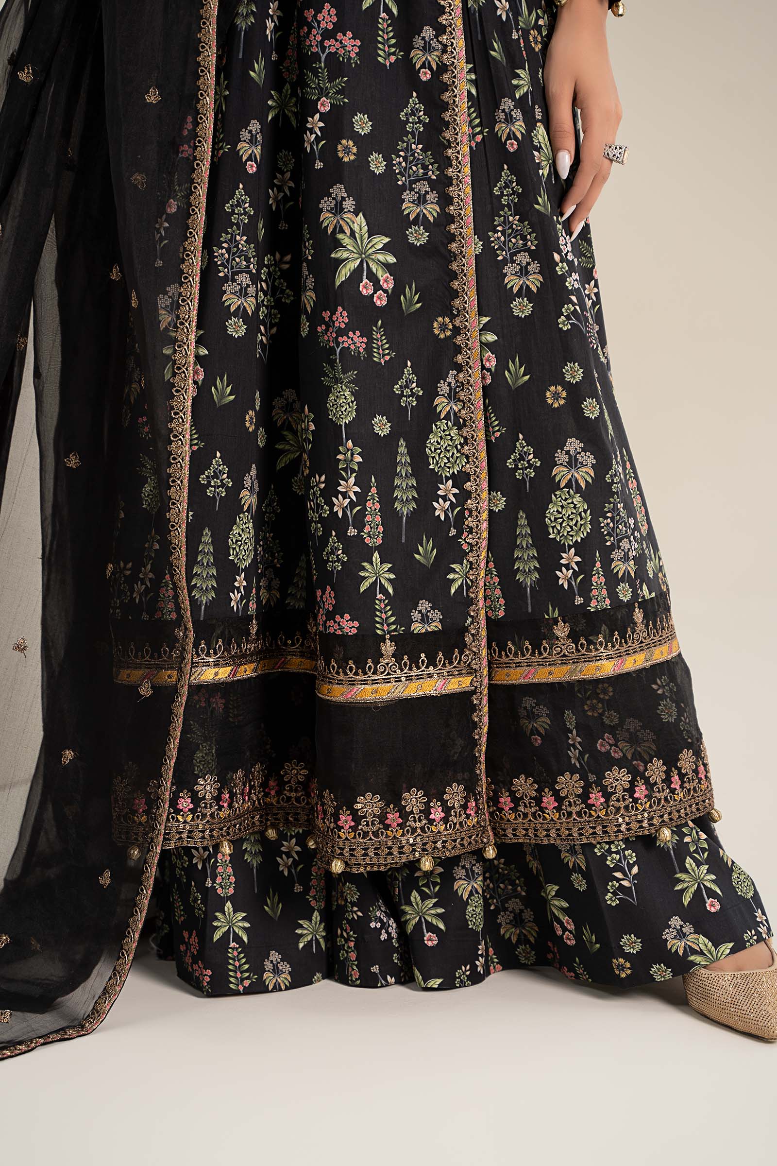 3 Piece Embroidered Lawn Suit - Image 5