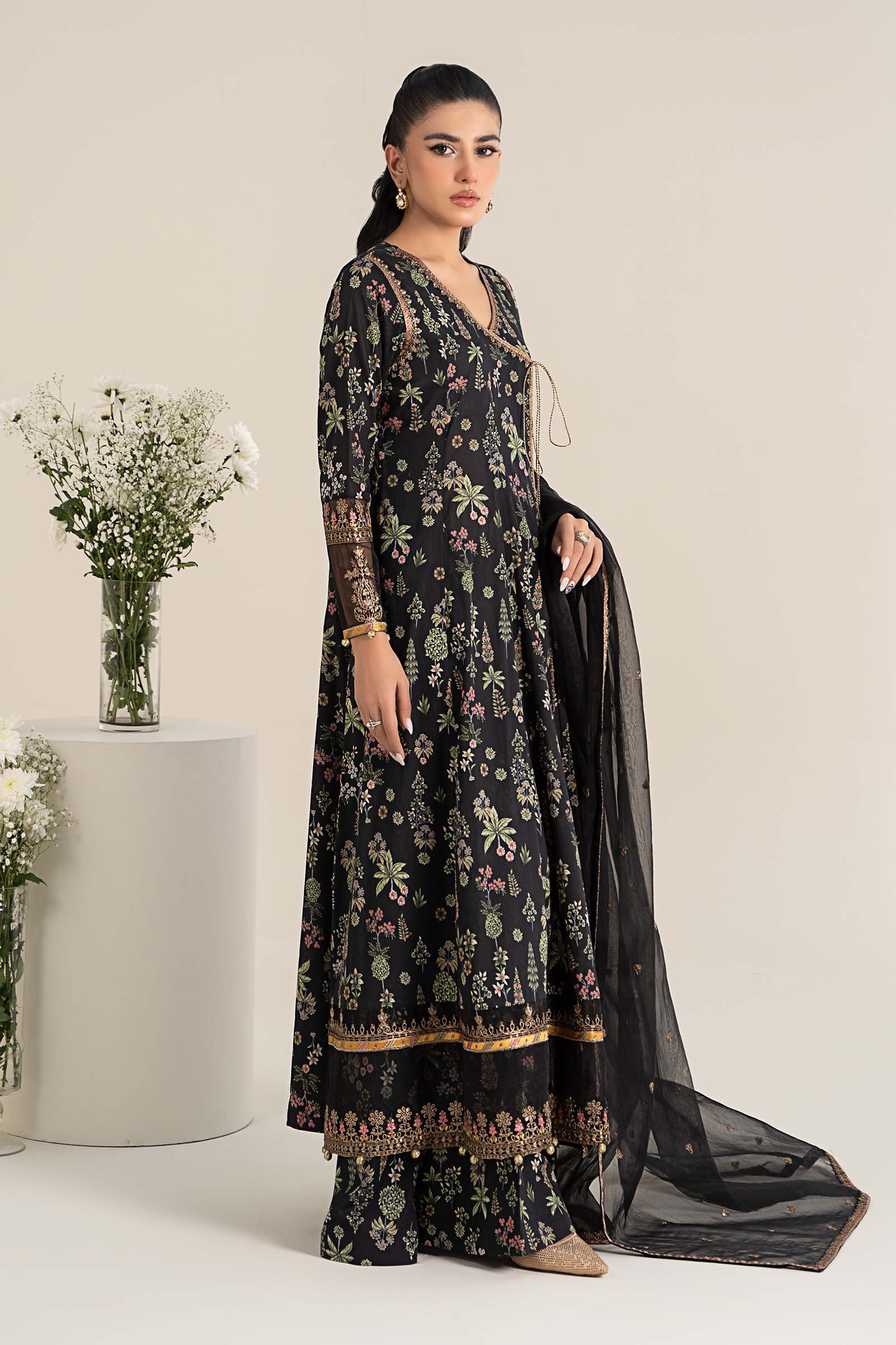 3 Piece Embroidered Lawn Suit - Image 7