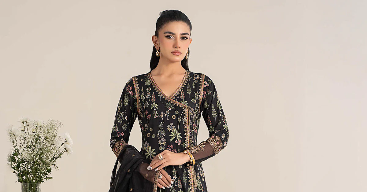3 Piece Embroidered Lawn Suit - Image 9