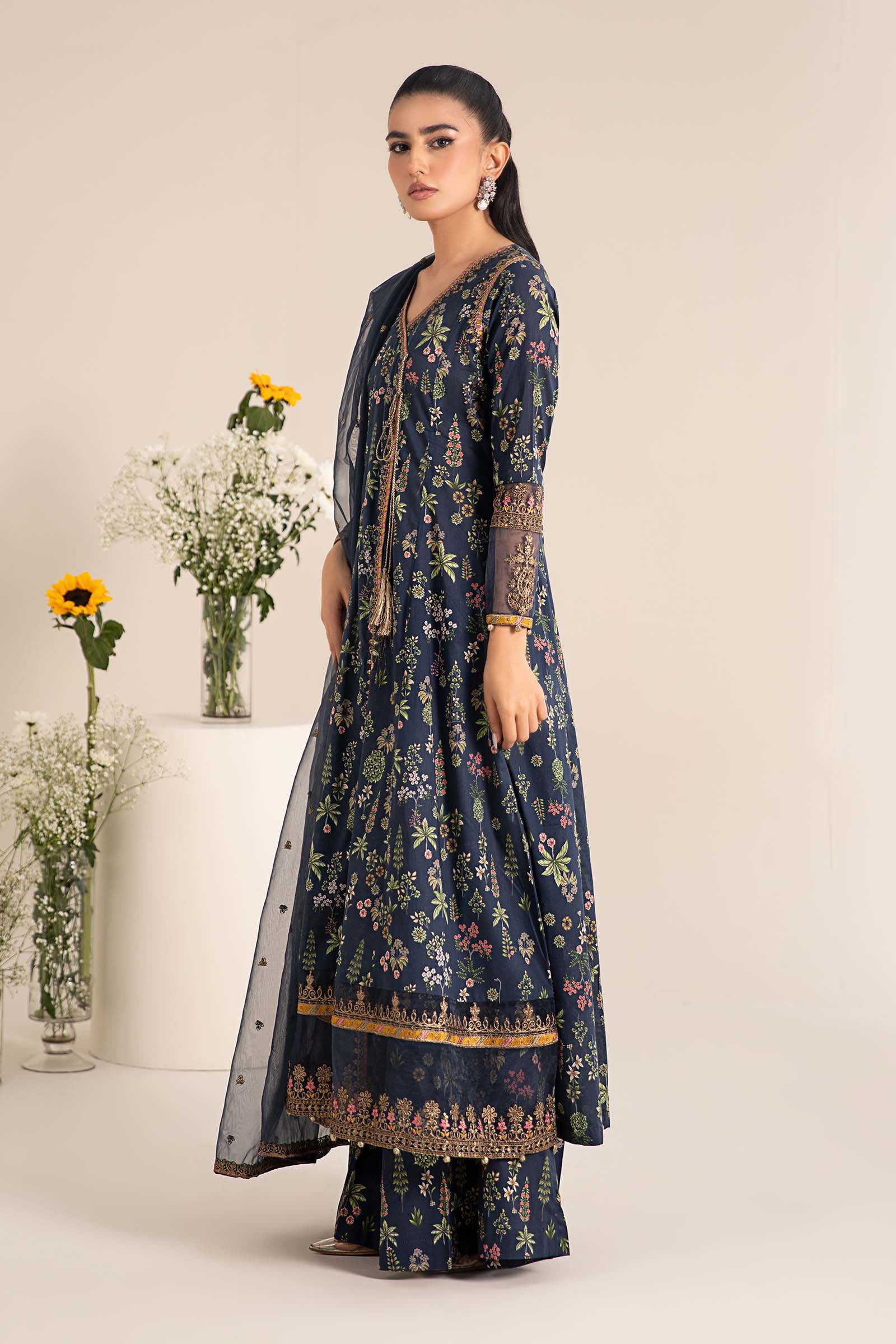 3 Piece Embroidered Lawn Suit - Image 5