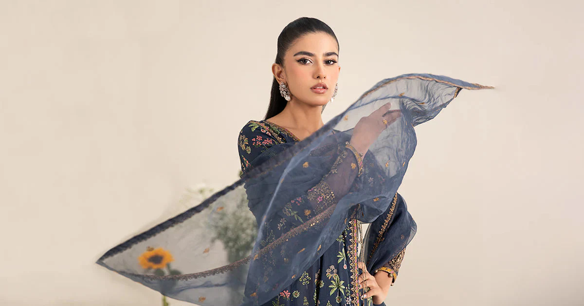 3 Piece Embroidered Lawn Suit - Image 7
