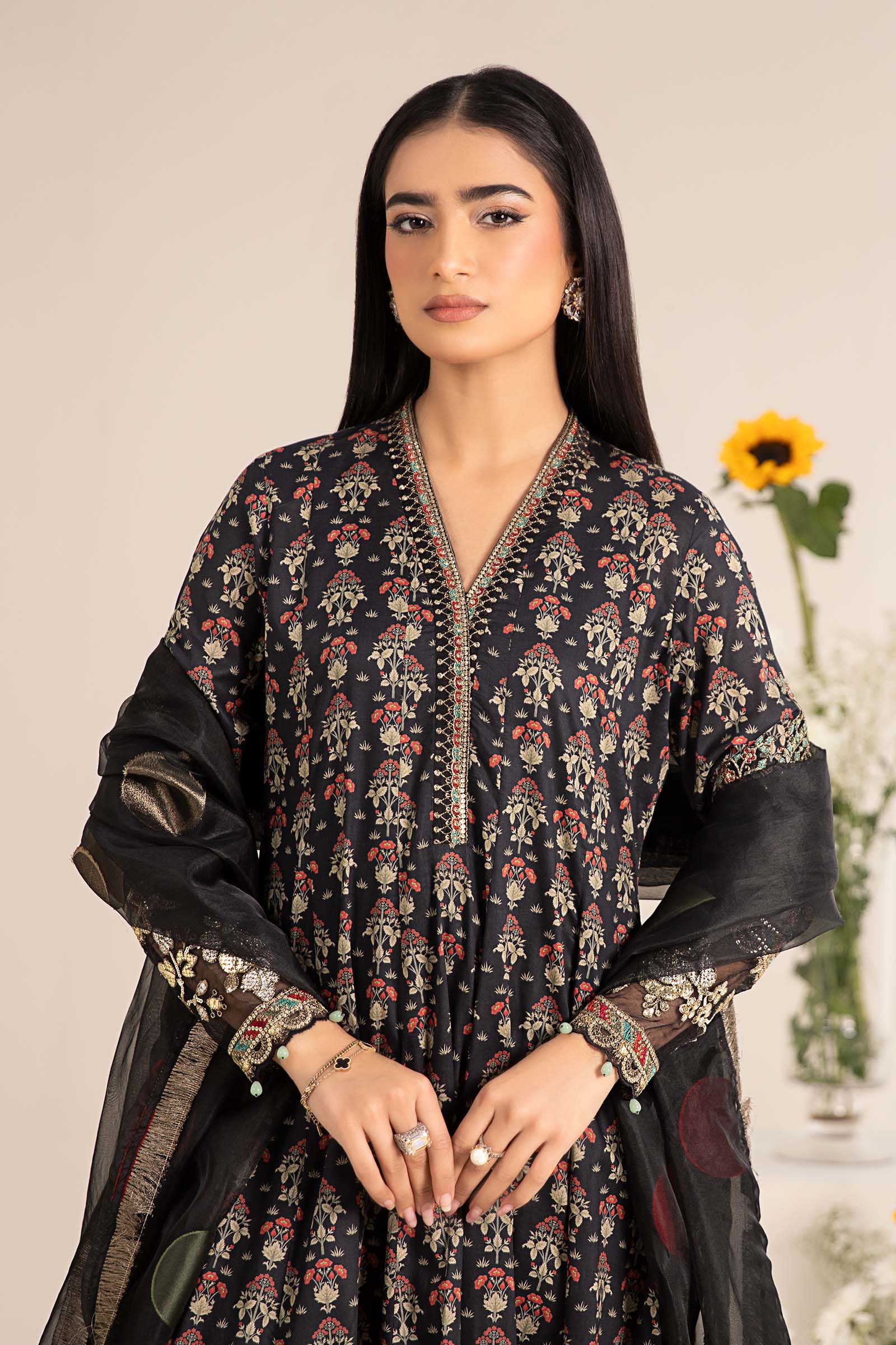 3 Piece Embroidered Lawn Suit - Image 2