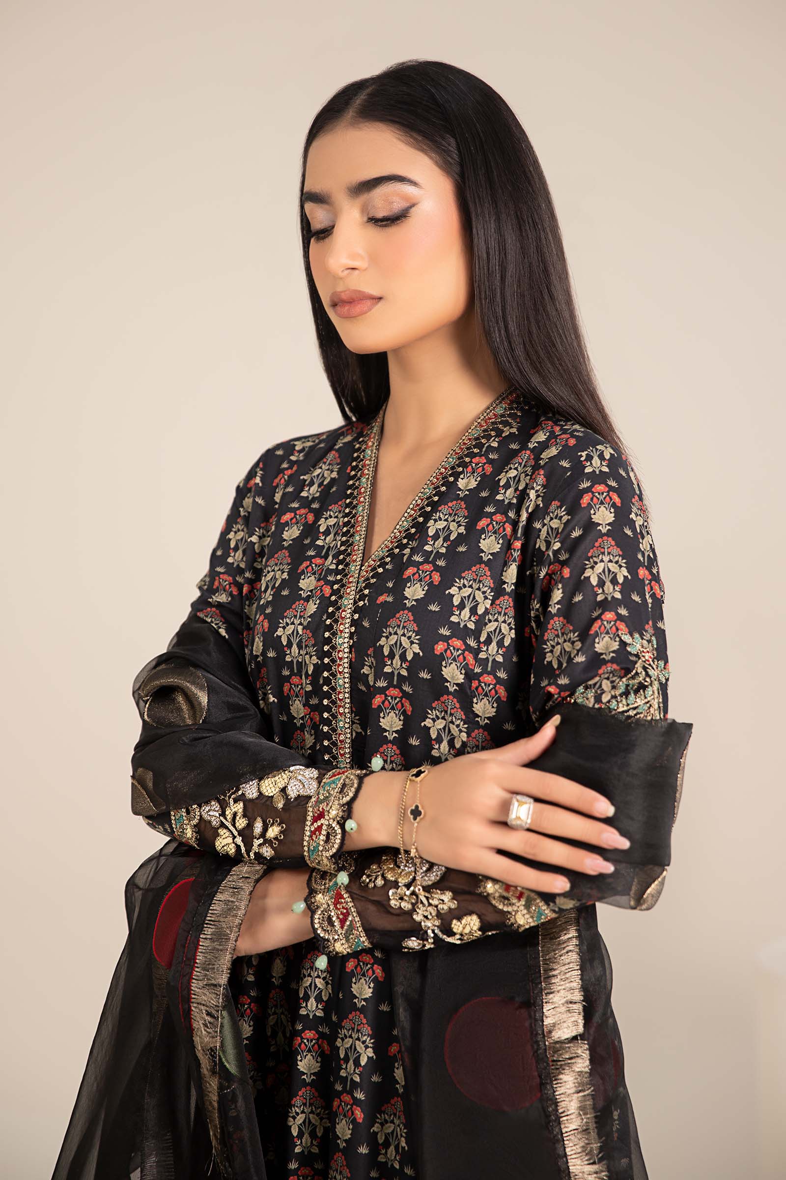 3 Piece Embroidered Lawn Suit - Image 3