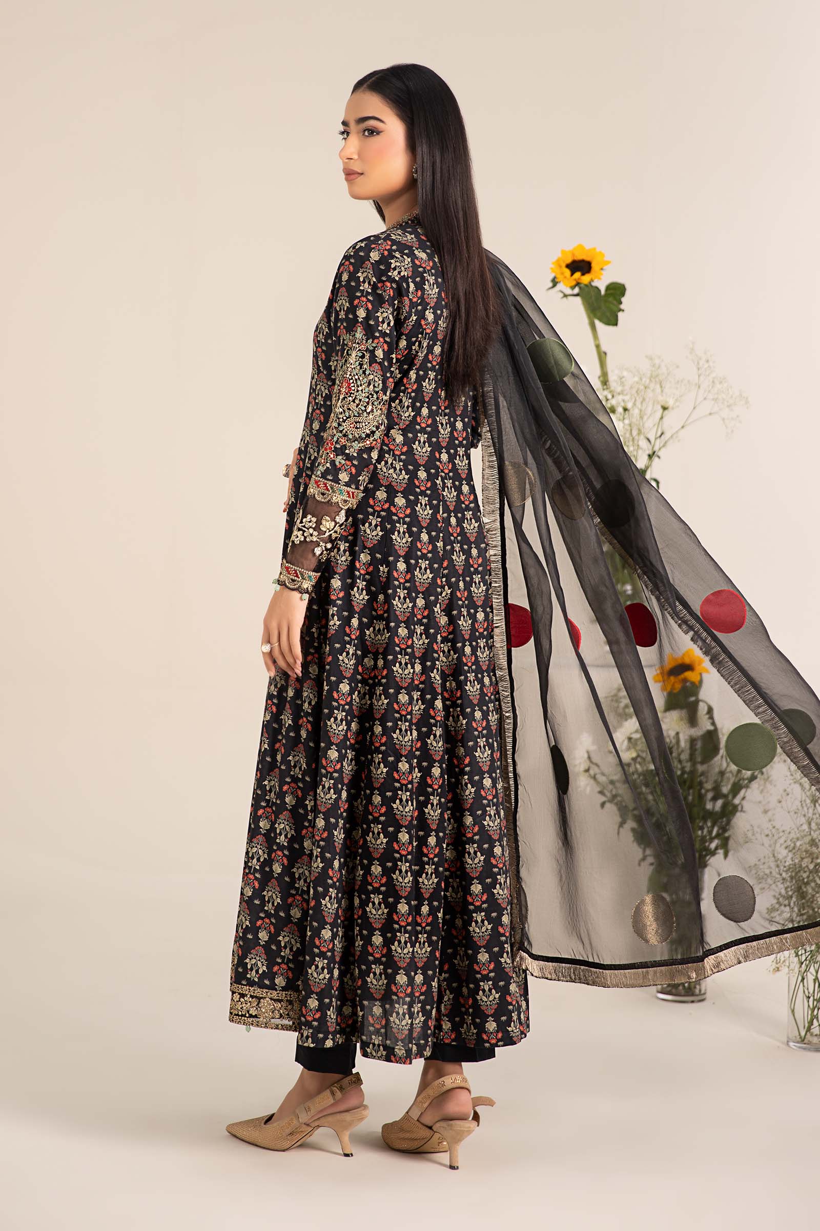 3 Piece Embroidered Lawn Suit - Image 6