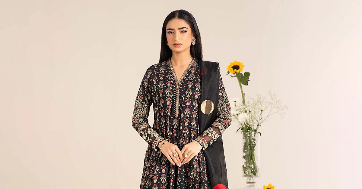 3 Piece Embroidered Lawn Suit - Image 7