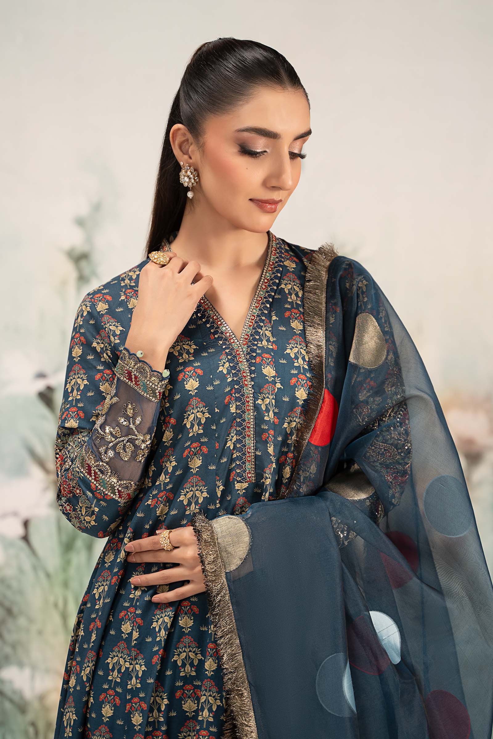 3 Piece Embroidered Lawn Suit - Image 3