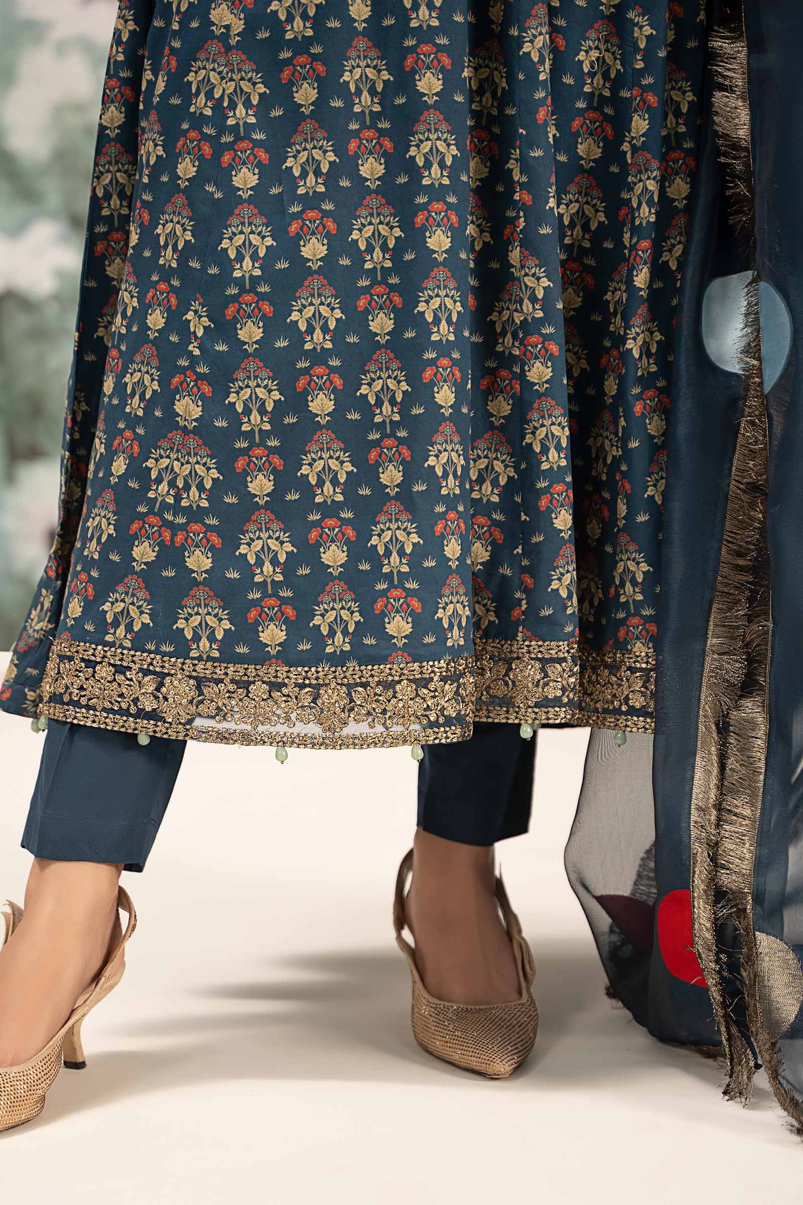 3 Piece Embroidered Lawn Suit - Image 4