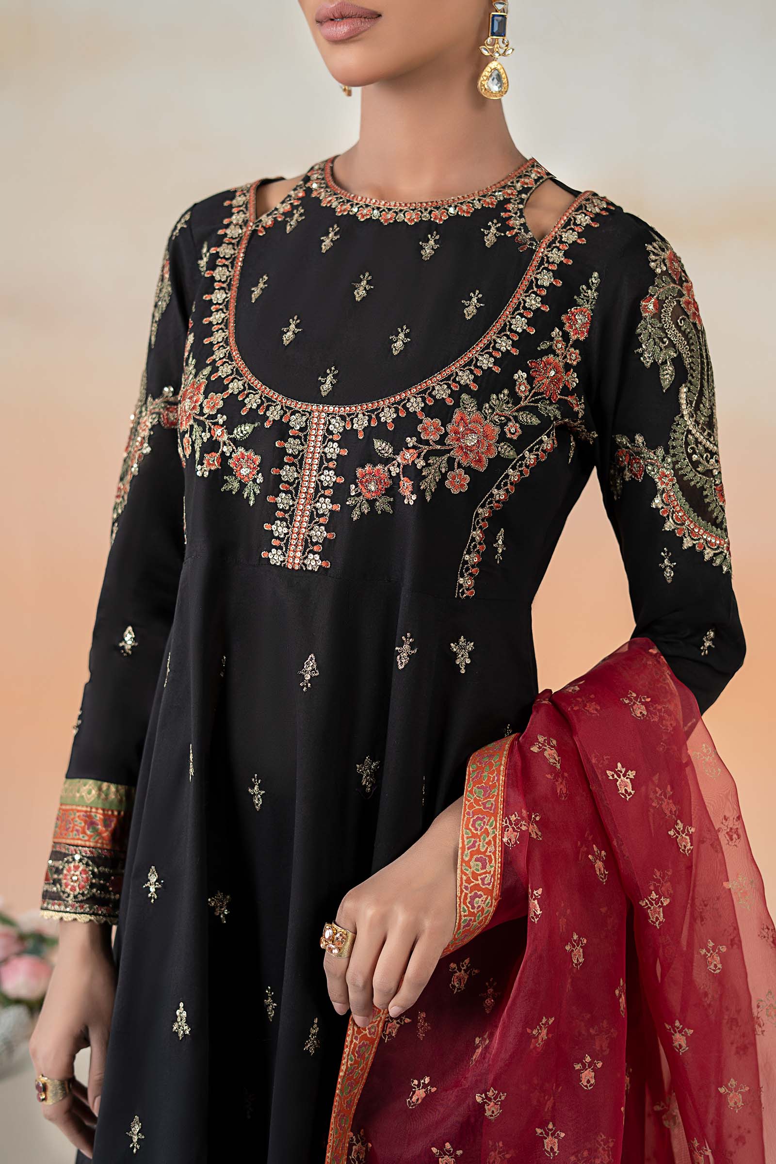 3 Piece Embroidered Lawn Suit - Image 3