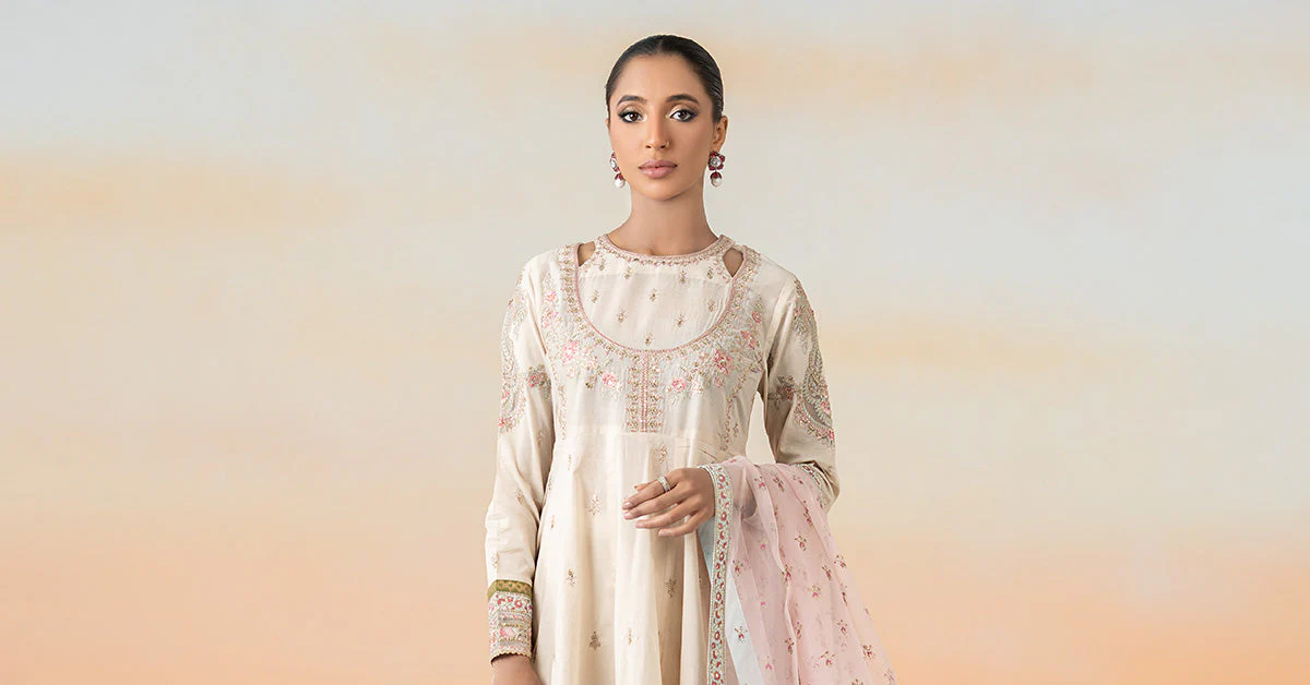 3 Piece Embroidered Lawn Suit - Image 7