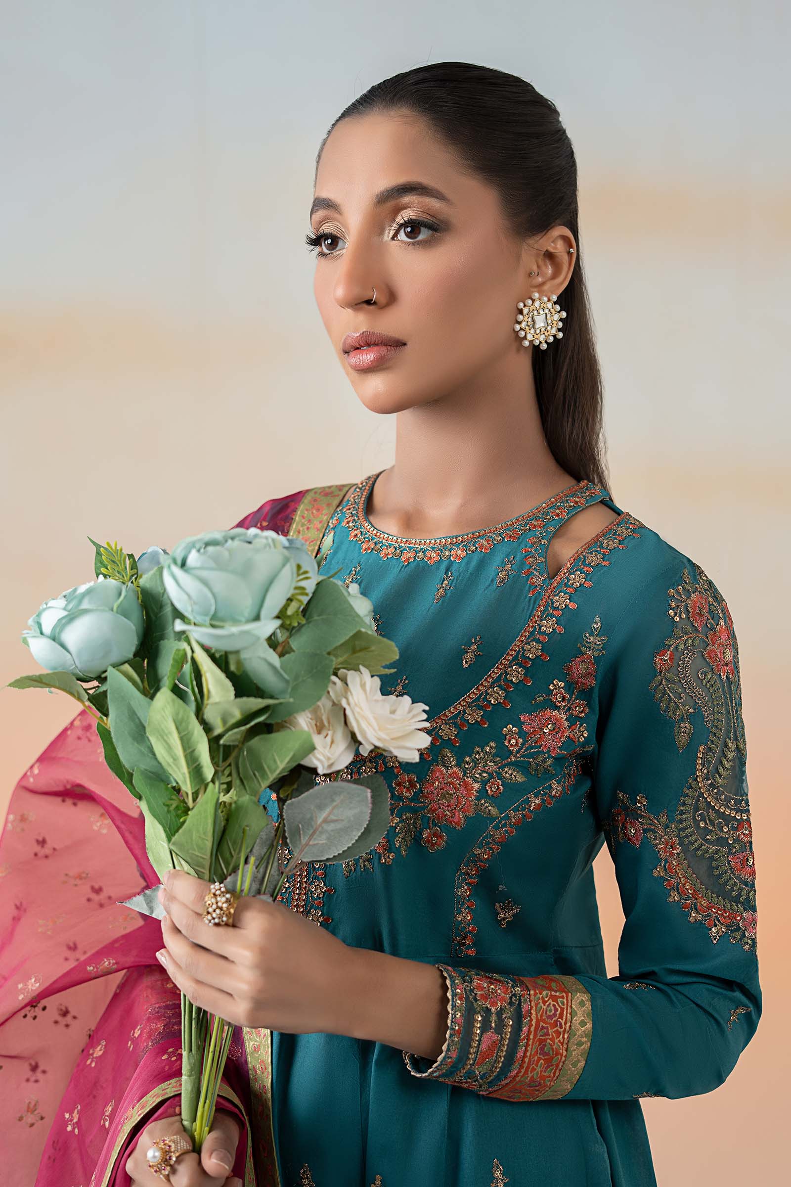 3 Piece Embroidered Lawn Suit - Image 2