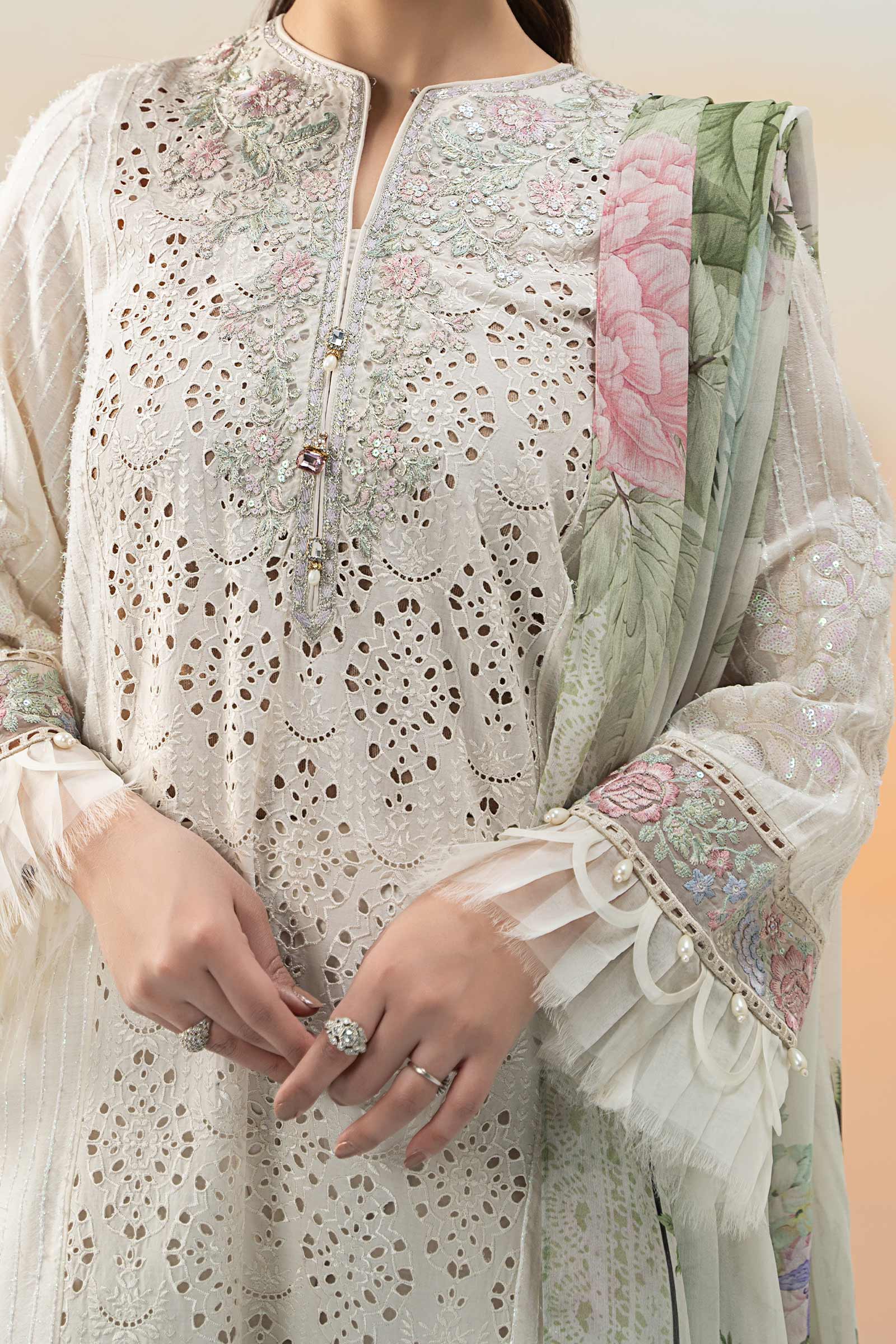 3 Piece Embroidered Lawn Suit - Image 4
