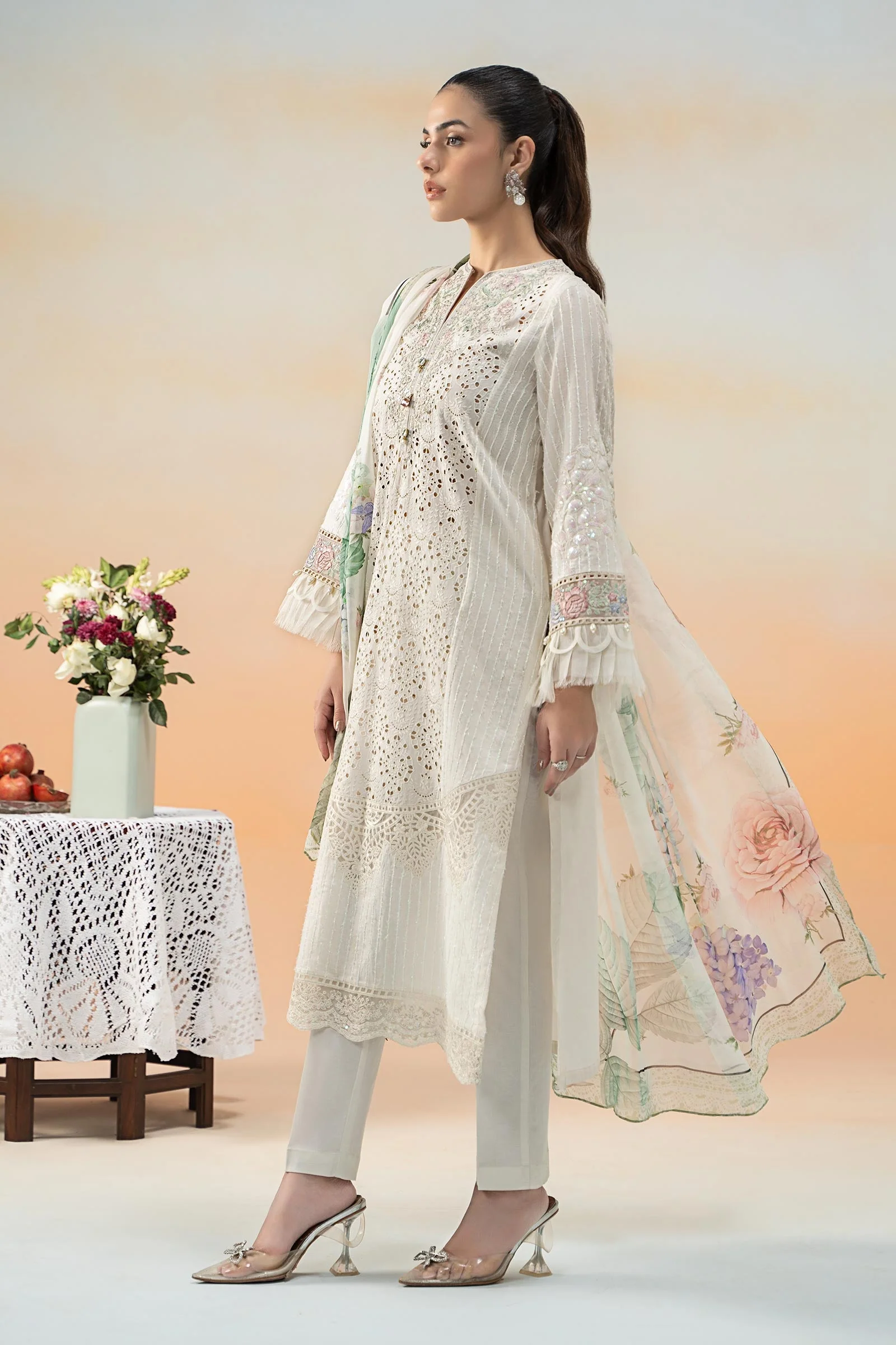 3 Piece Embroidered Lawn Suit - Image 6