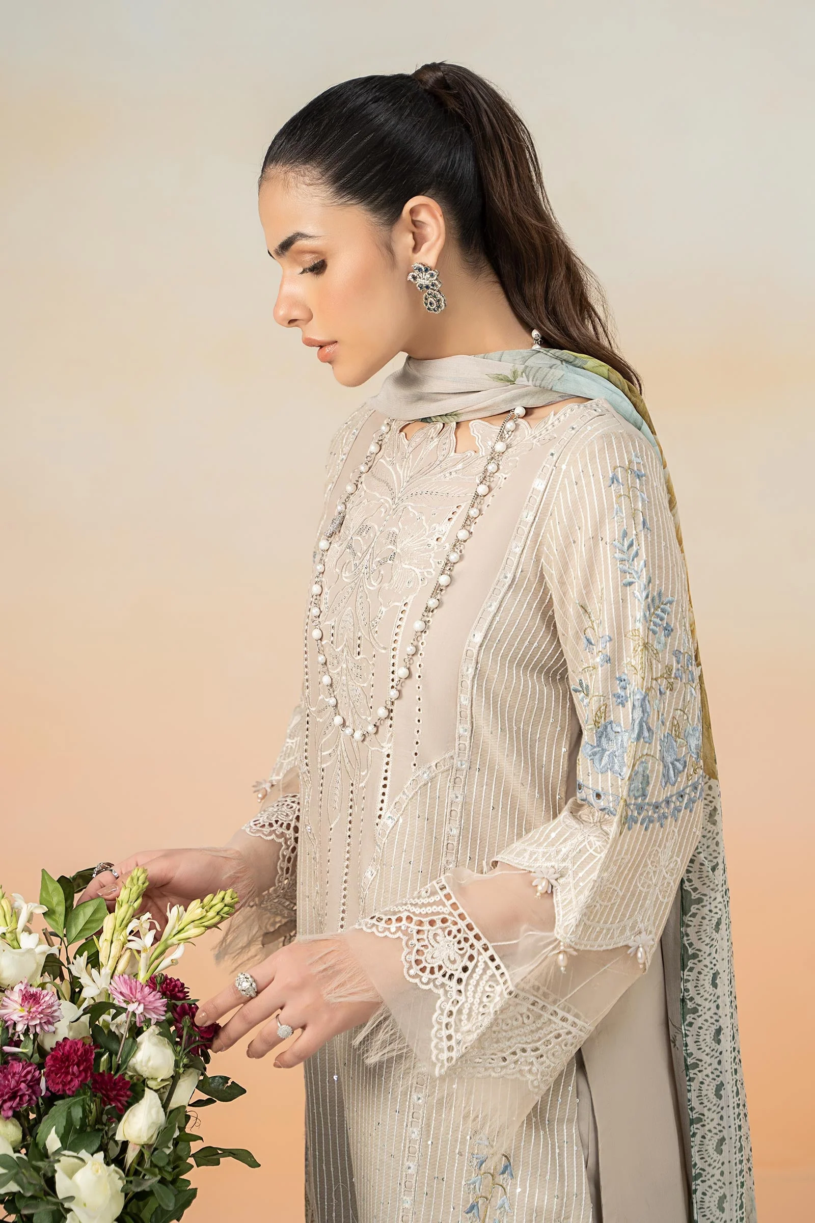 3 Piece Embroidered Lawn Suit - Image 2