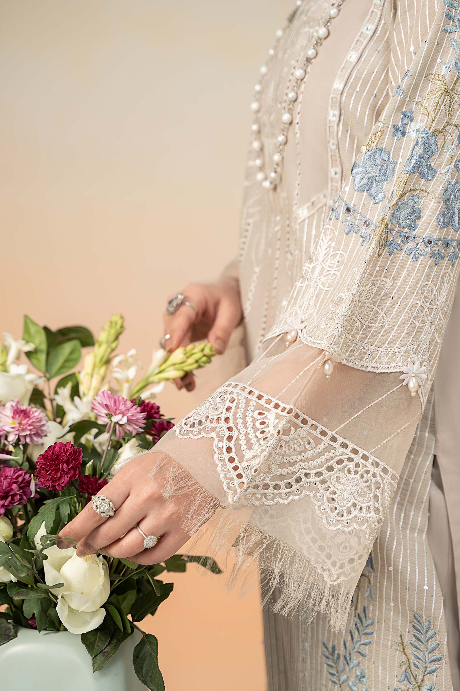 3 Piece Embroidered Lawn Suit - Image 5