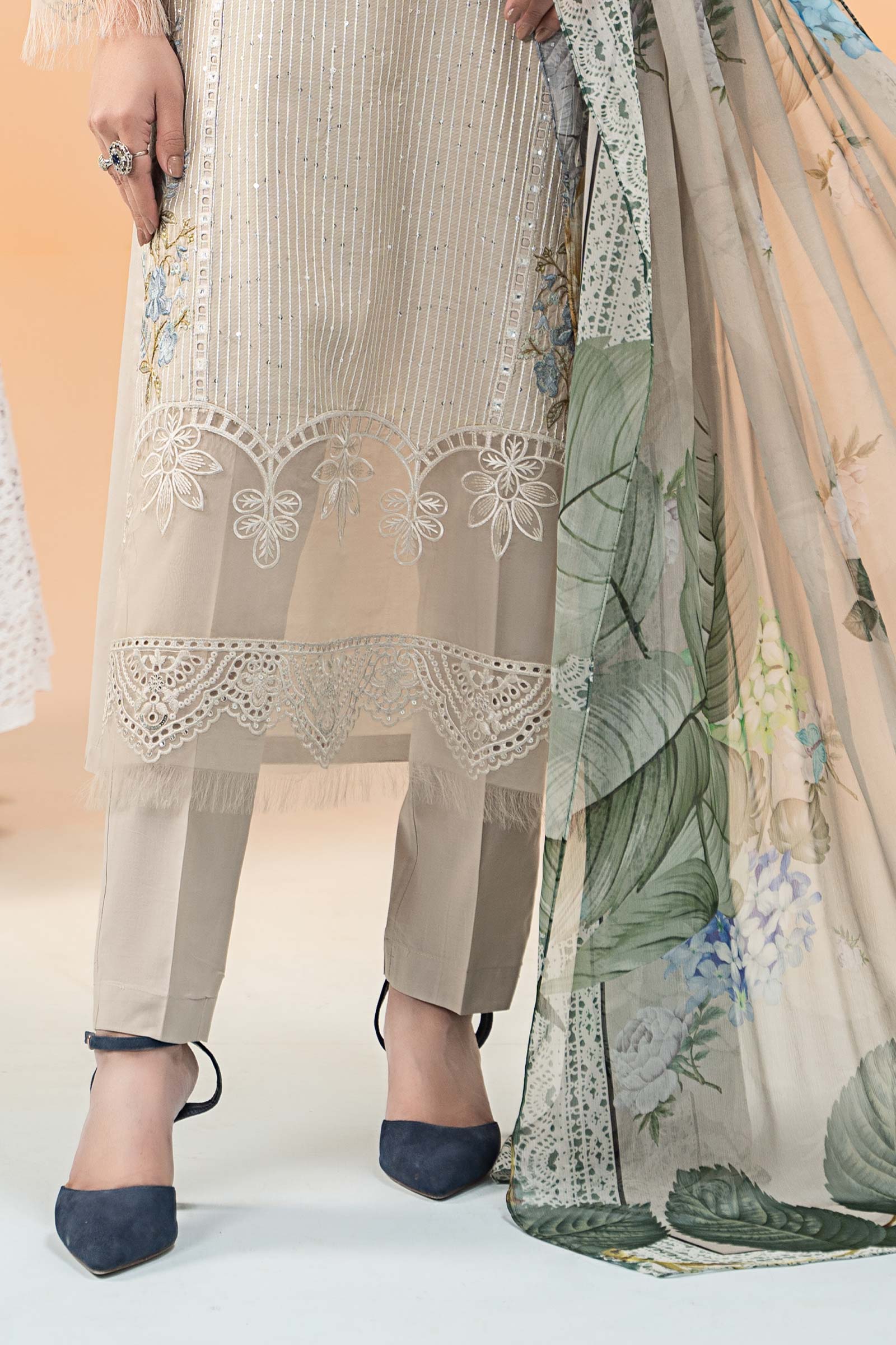 3 Piece Embroidered Lawn Suit - Image 6