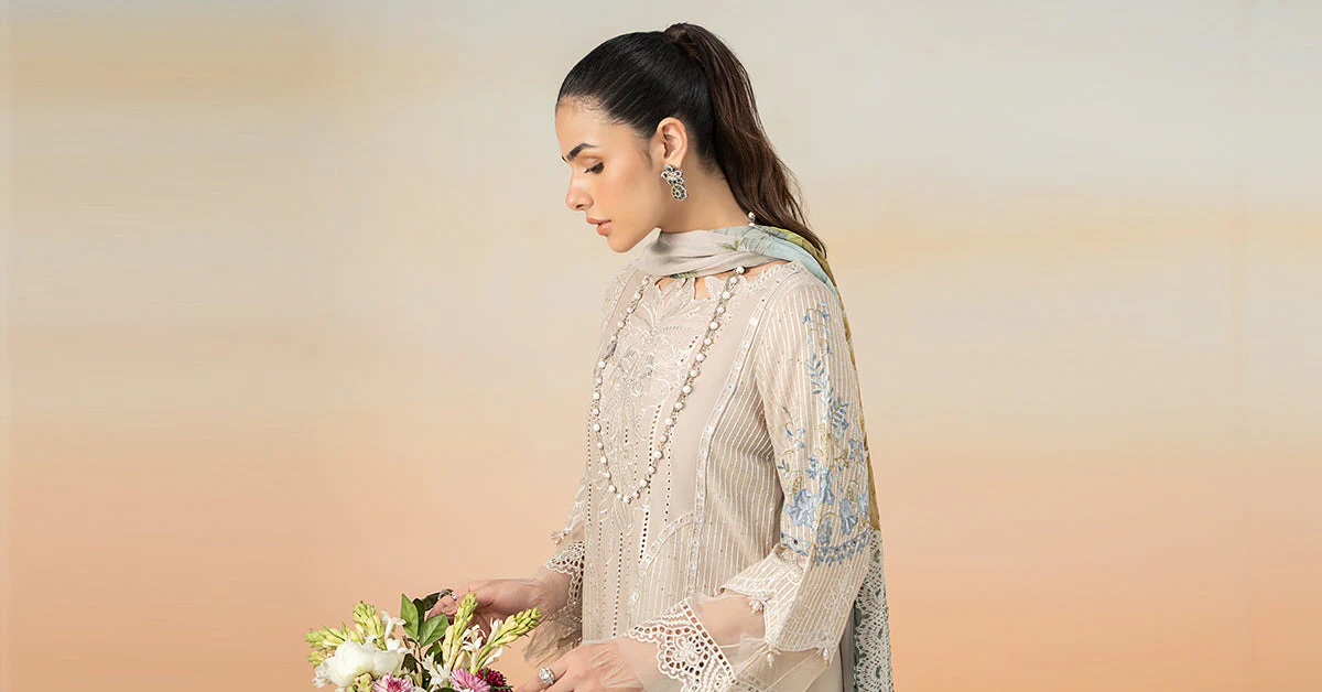 3 Piece Embroidered Lawn Suit - Image 8