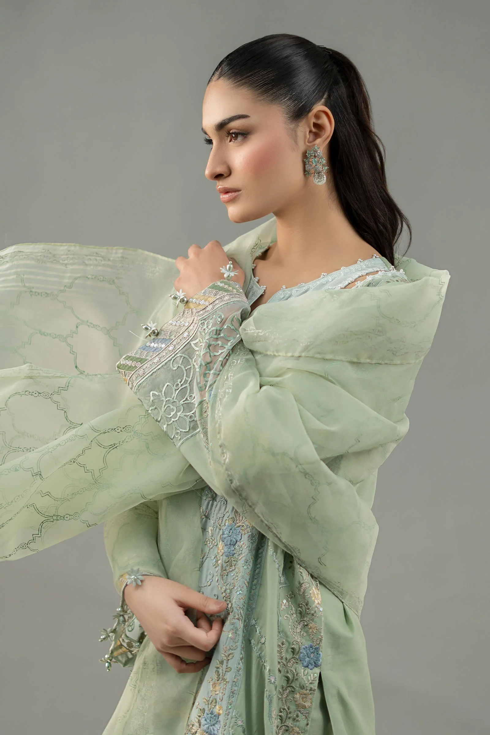 3 Piece Embroidered Lawn Suit - Image 3