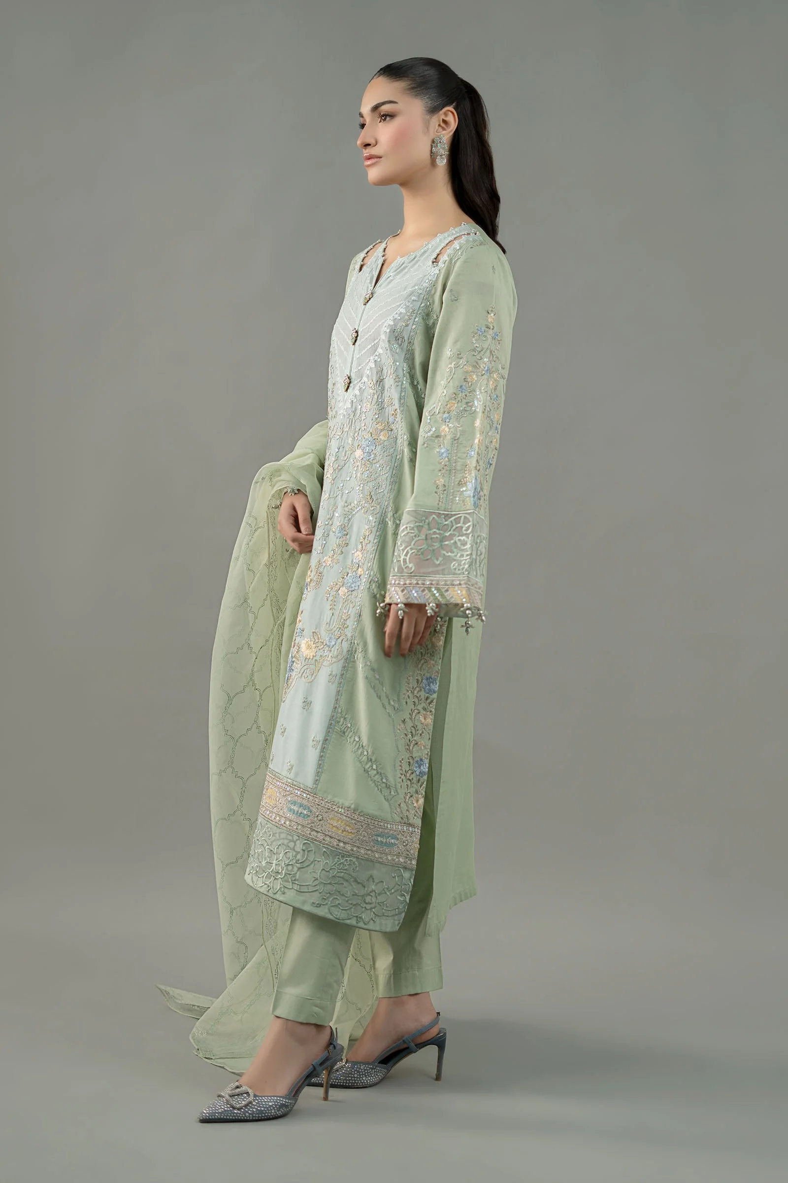 3 Piece Embroidered Lawn Suit - Image 4
