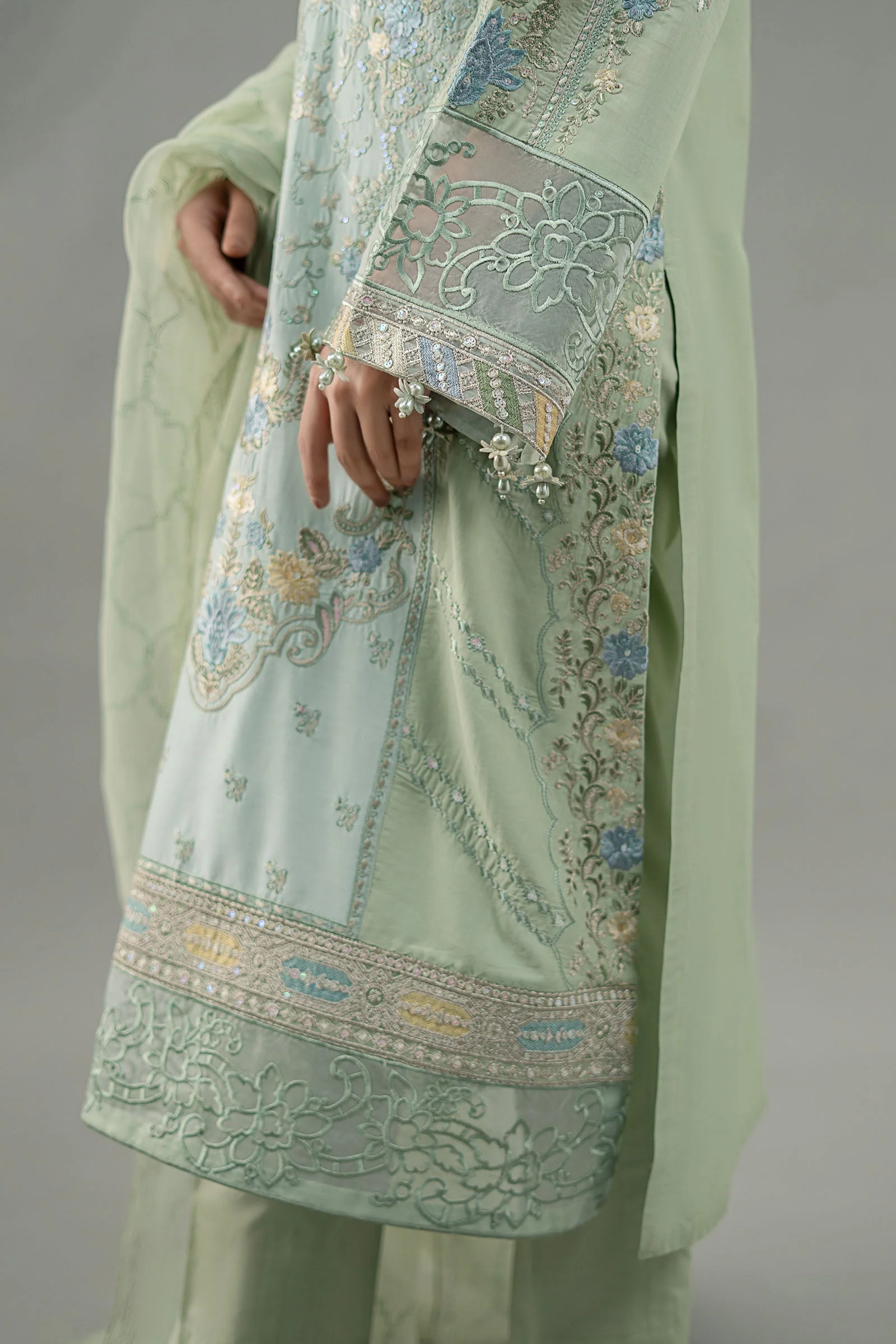 3 Piece Embroidered Lawn Suit - Image 5
