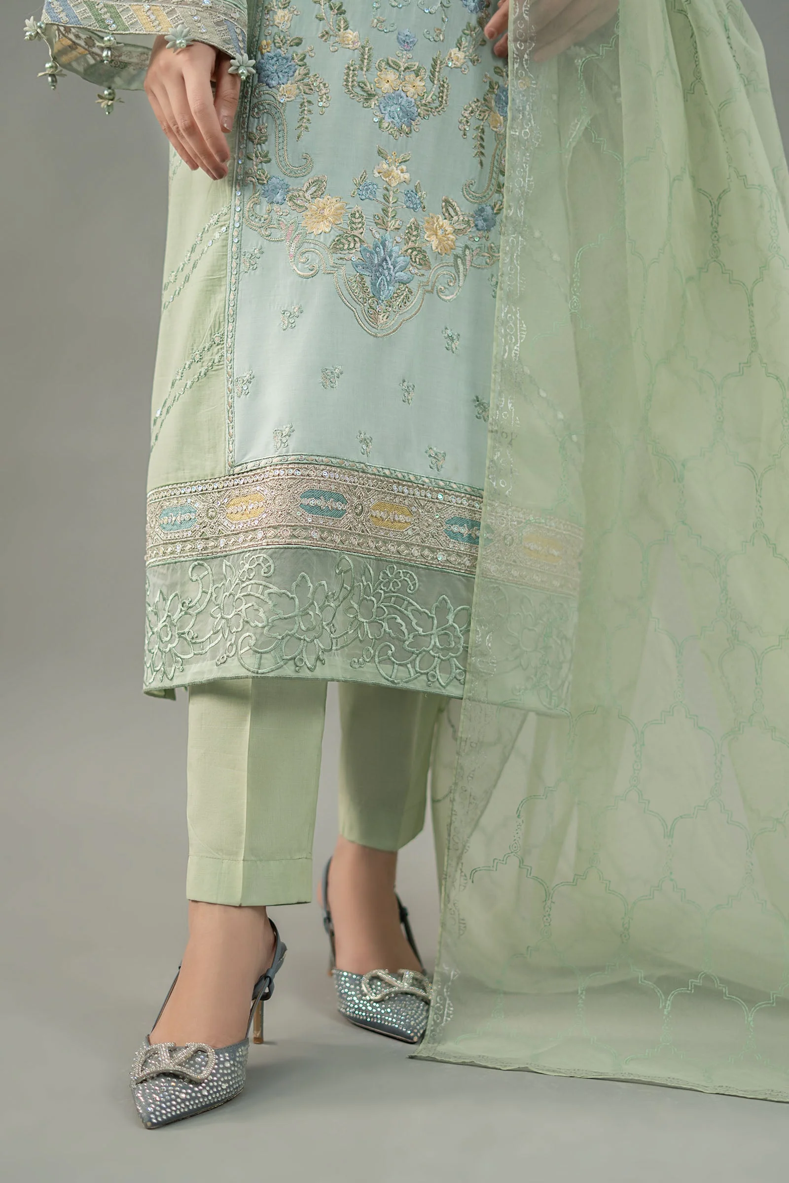 3 Piece Embroidered Lawn Suit - Image 6