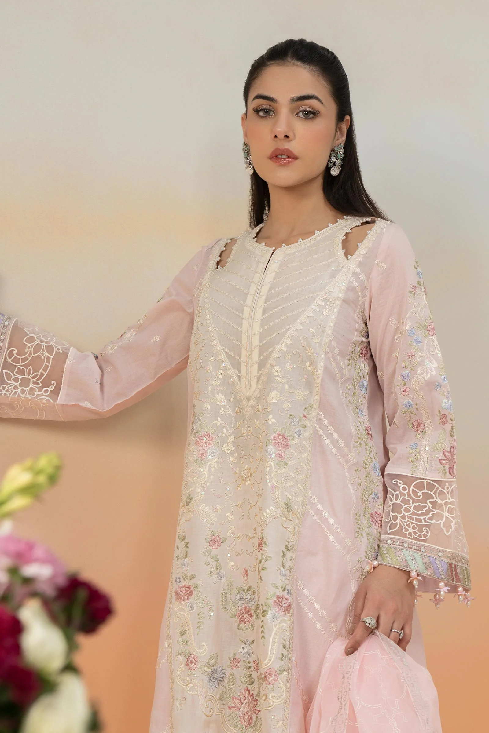 3 Piece Embroidered Lawn Suit - Image 3