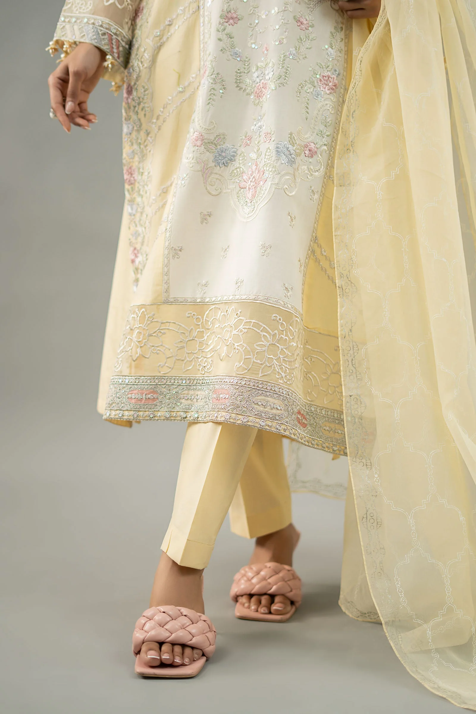 3 Piece Embroidered Lawn Suit - Image 5