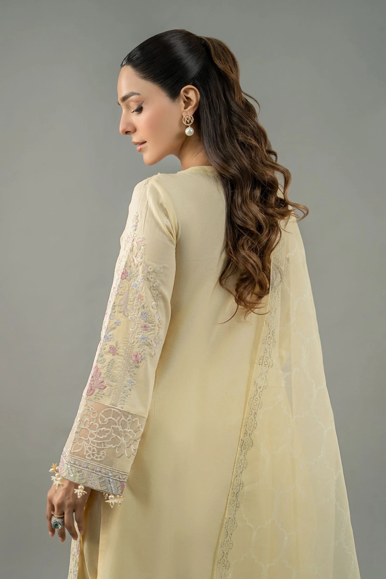 3 Piece Embroidered Lawn Suit - Image 6