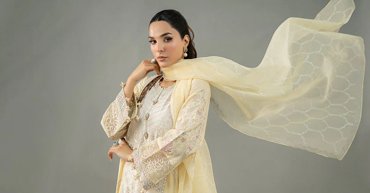 3 Piece Embroidered Lawn Suit - Image 8