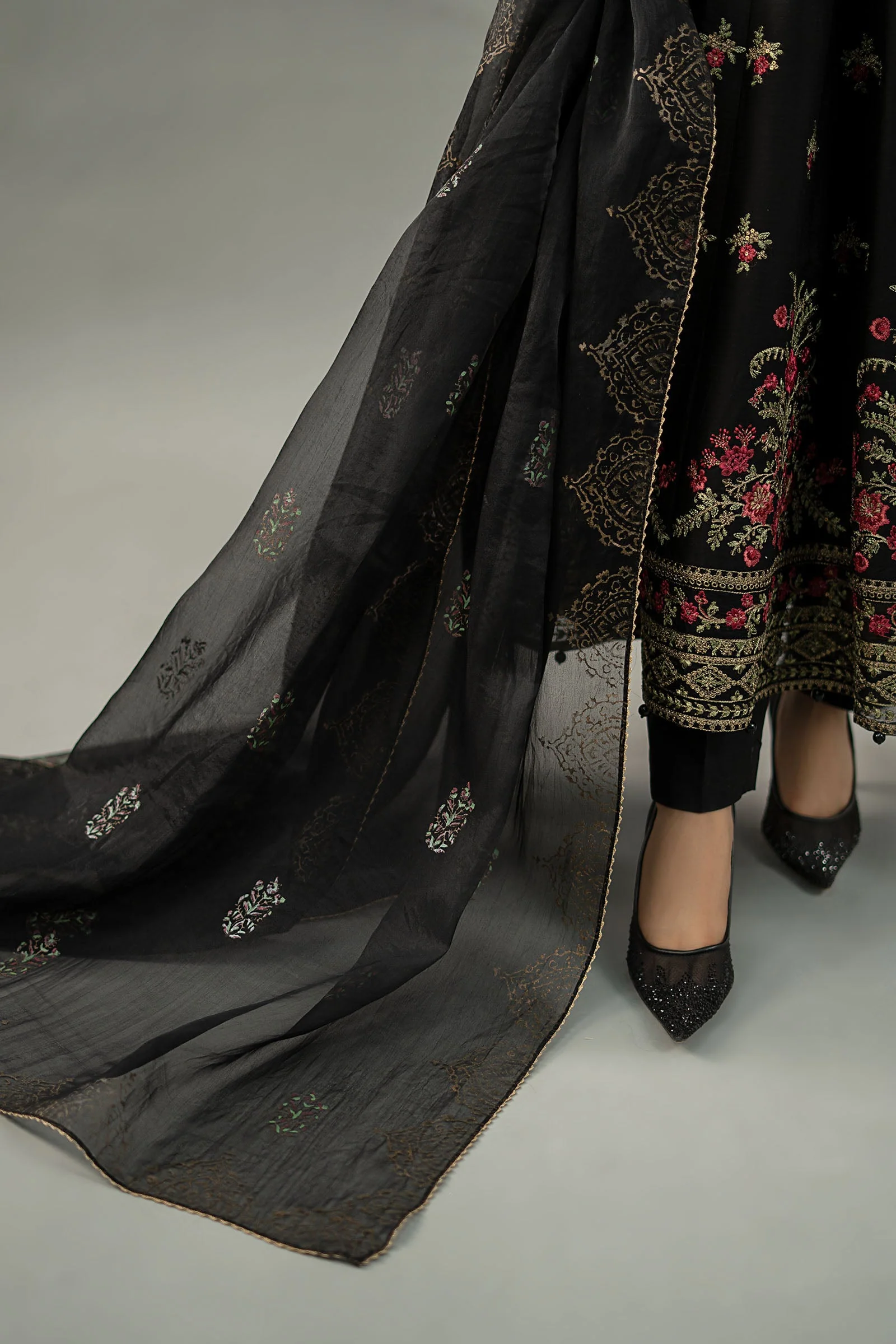 3 Piece Embroidered Dobby Lawn Suit - Image 6