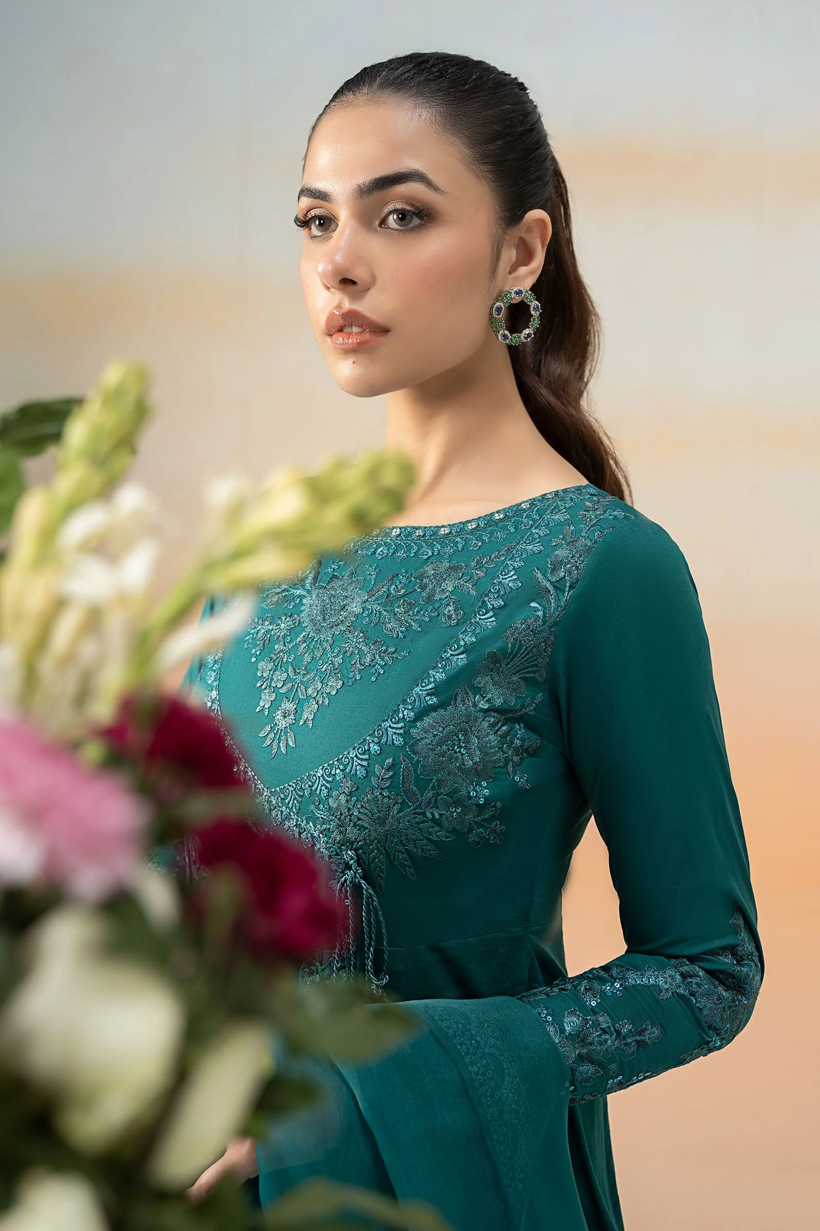 3 Piece Embroidered Lawn Suit - Image 4