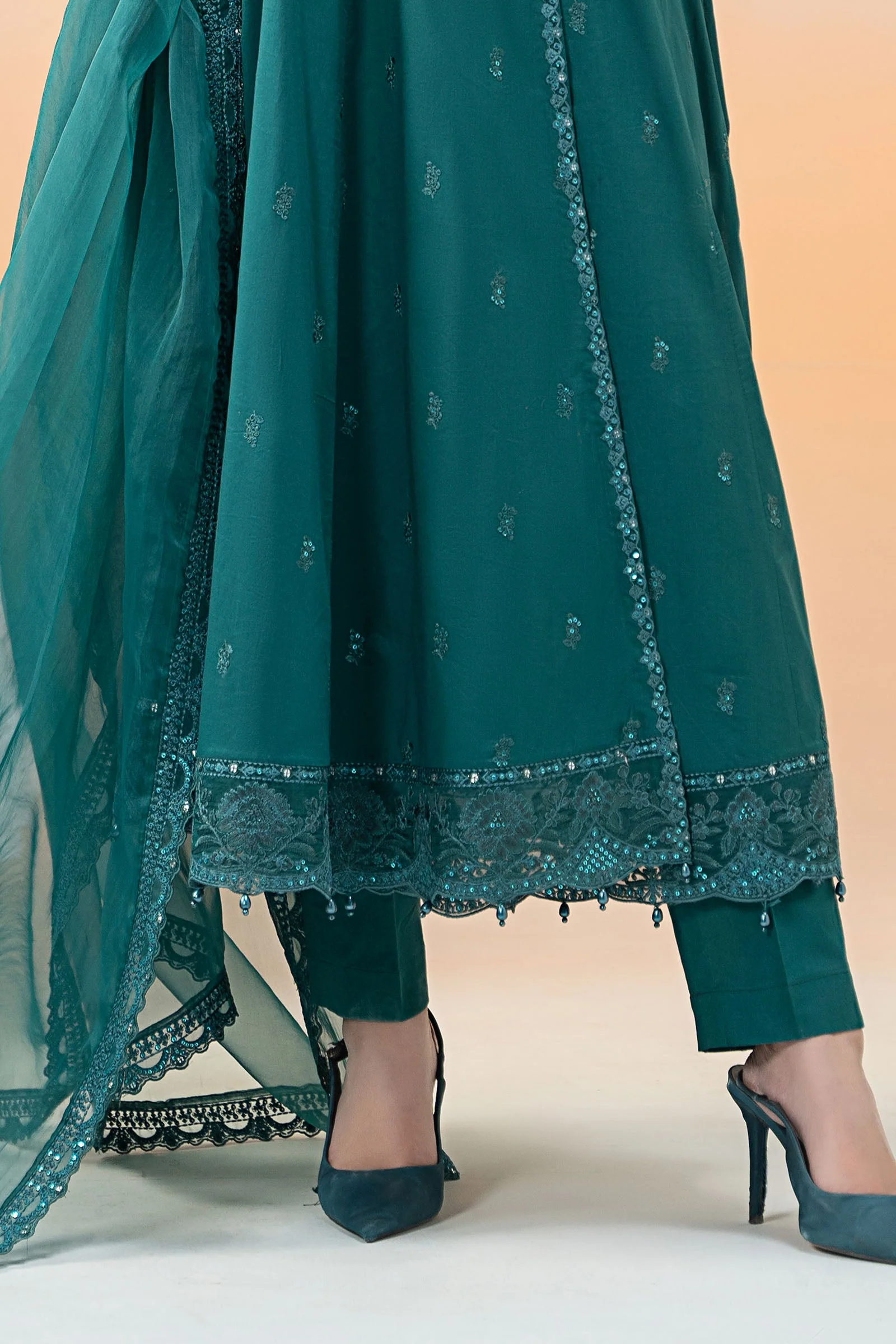 3 Piece Embroidered Lawn Suit - Image 5