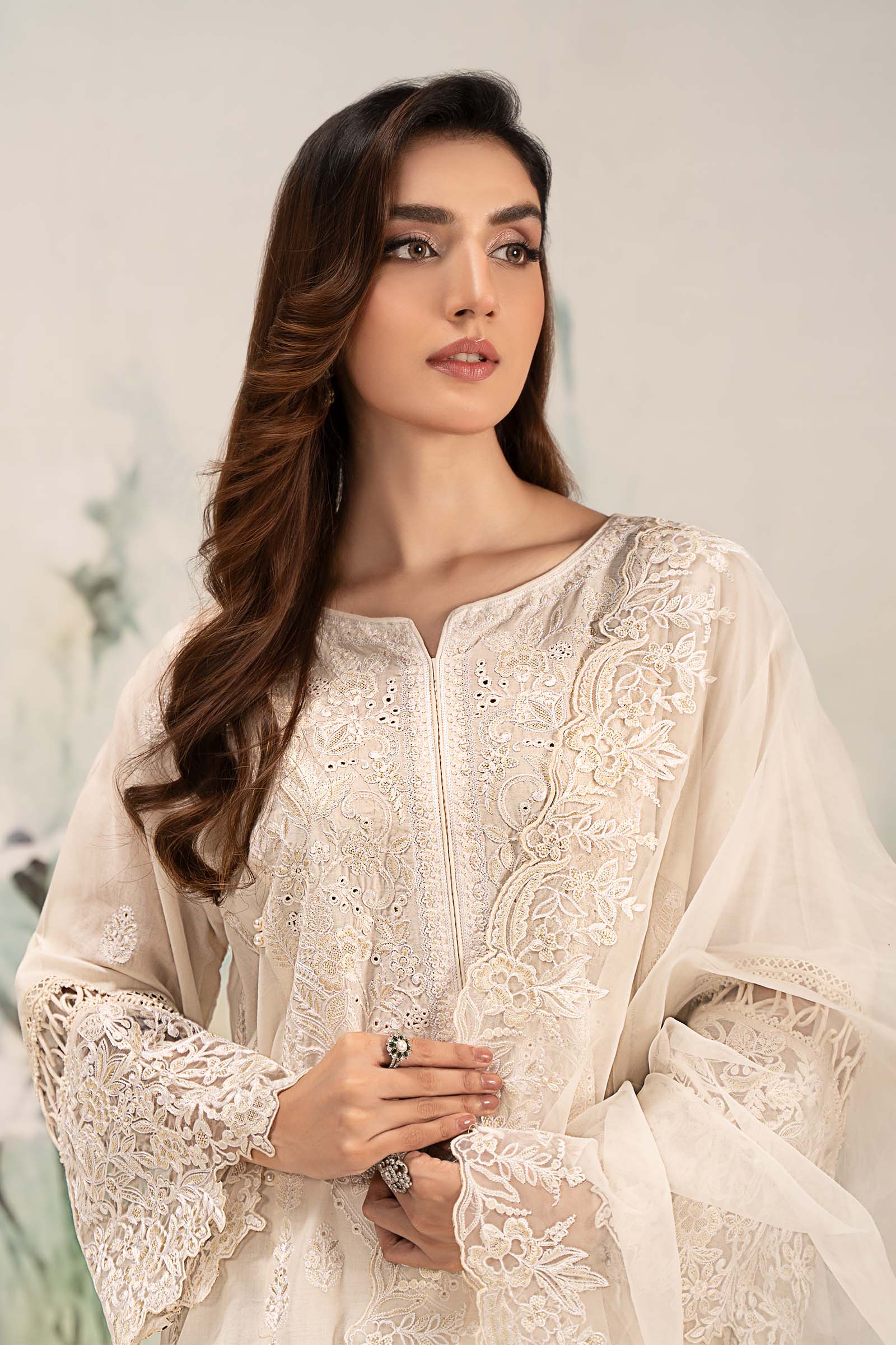 3 Piece Embroidered Lawn Suit - Image 3