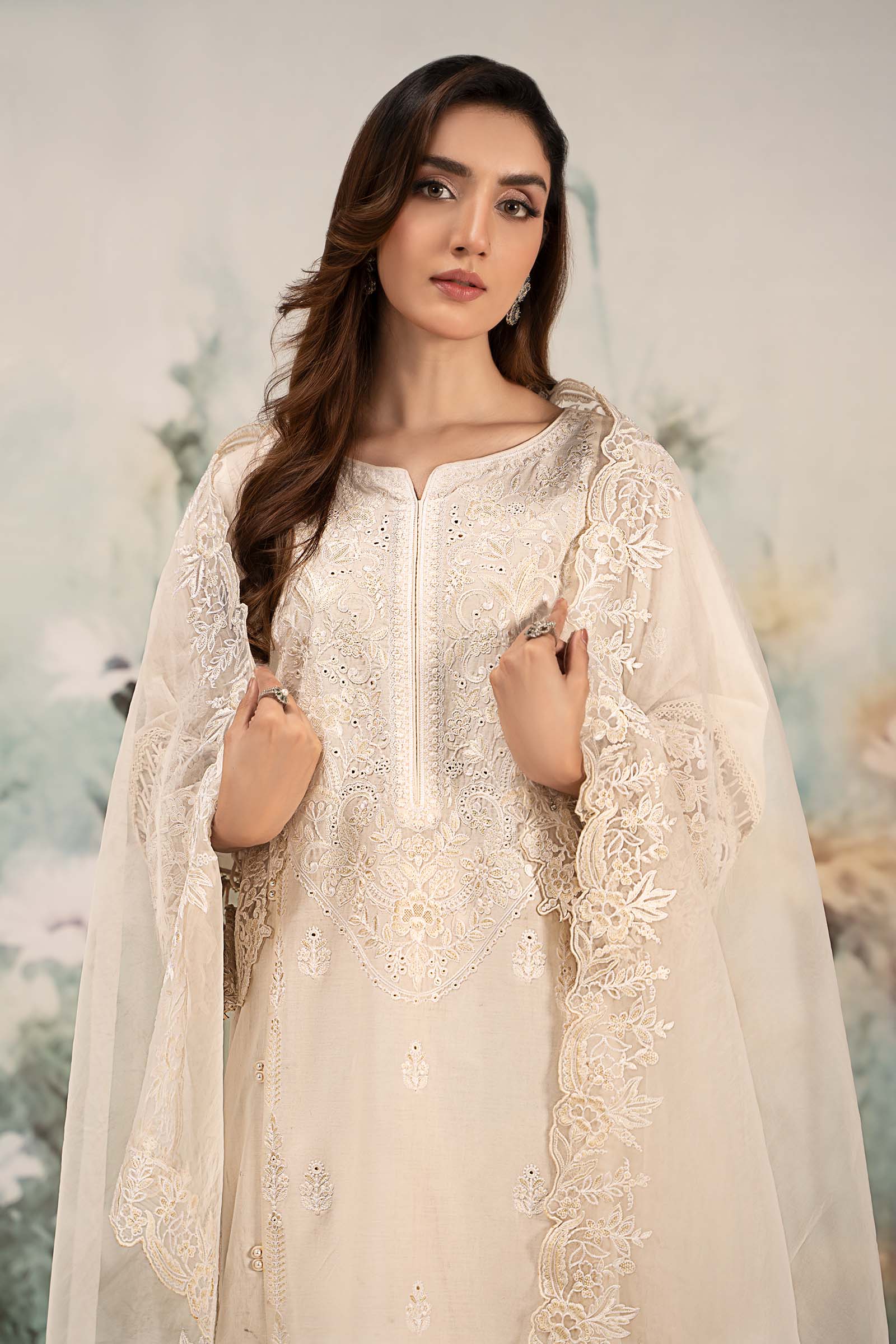 3 Piece Embroidered Lawn Suit - Image 4