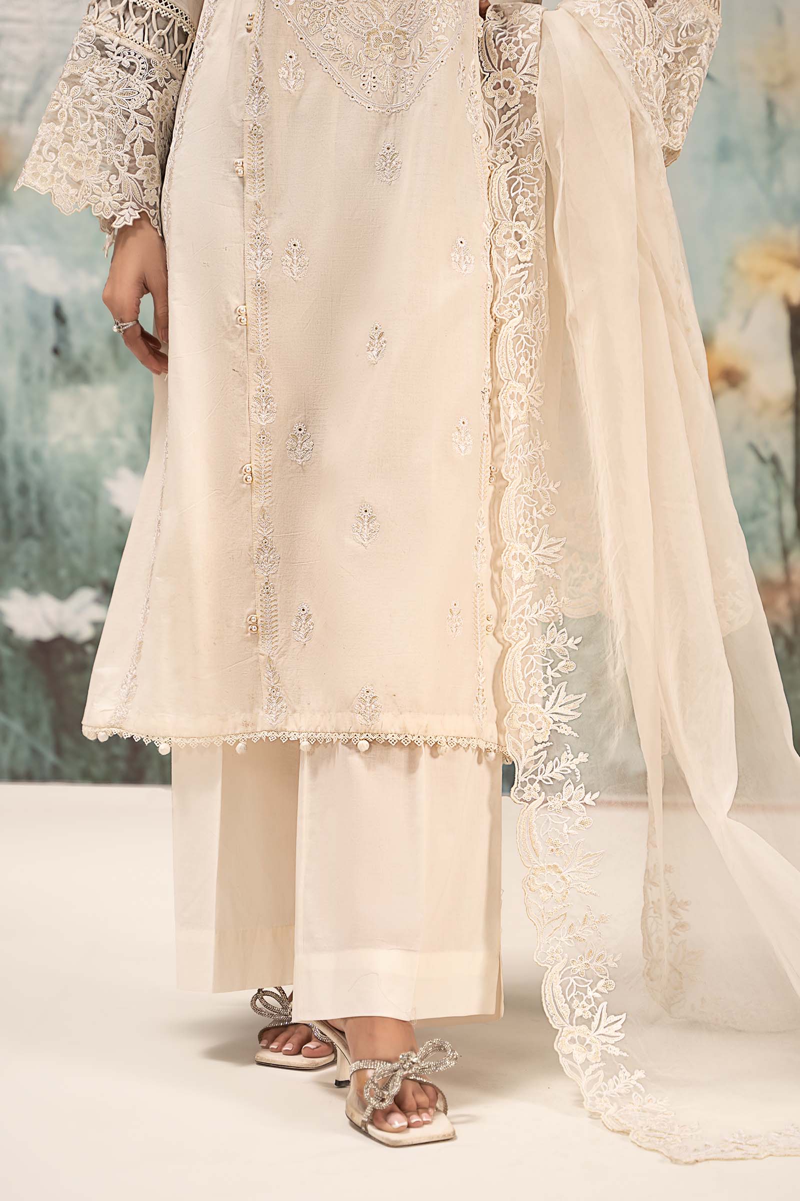 3 Piece Embroidered Lawn Suit - Image 5
