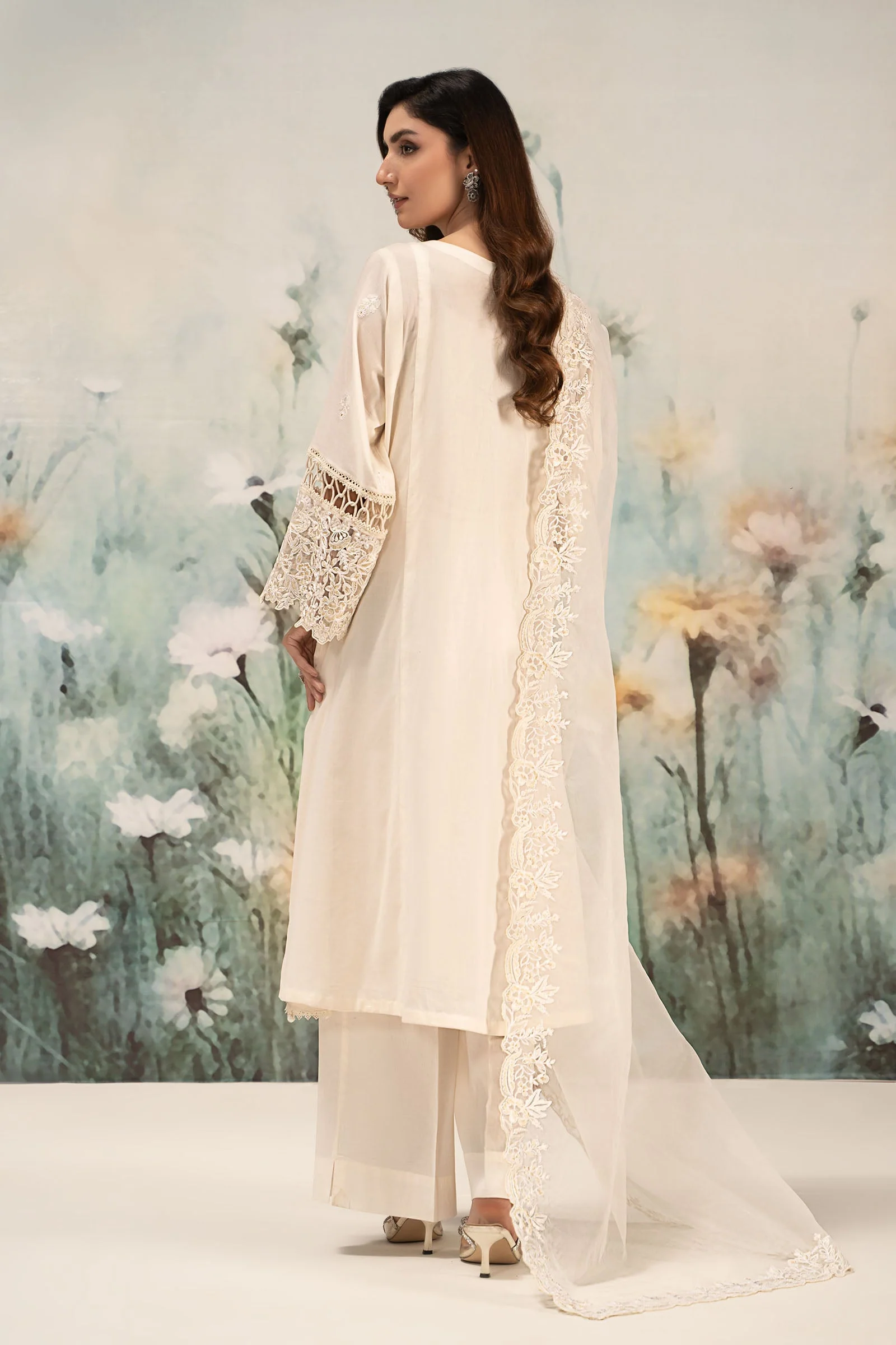 3 Piece Embroidered Lawn Suit - Image 7