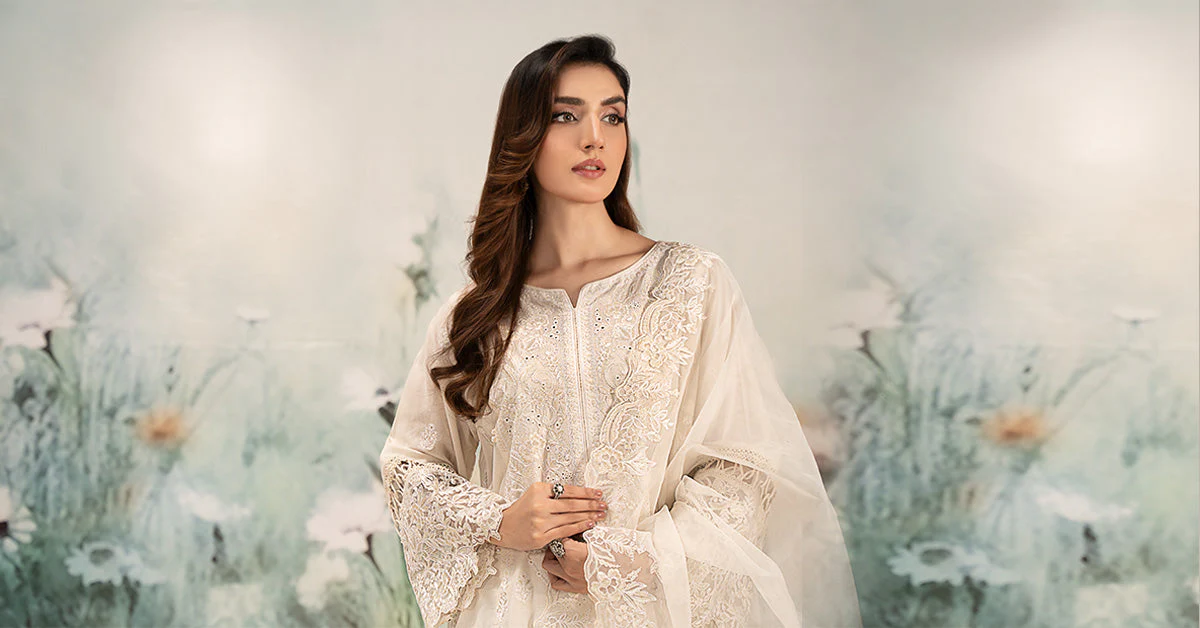 3 Piece Embroidered Lawn Suit - Image 8