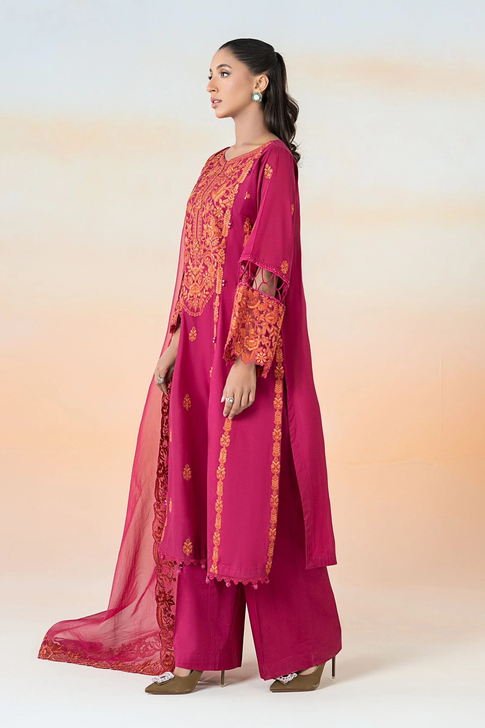 3 Piece Embroidered Lawn Suit - Image 10