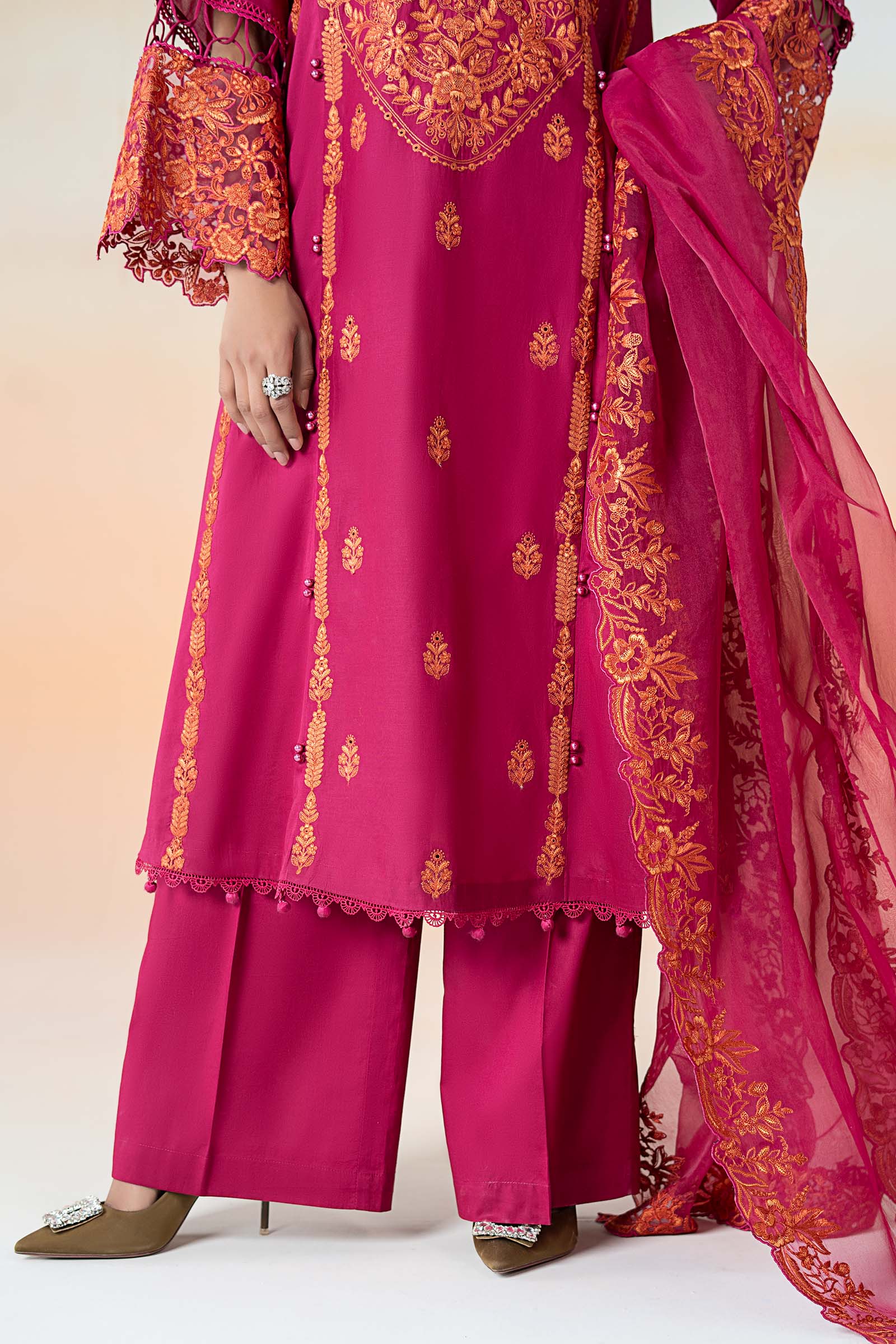 3 Piece Embroidered Lawn Suit - Image 9